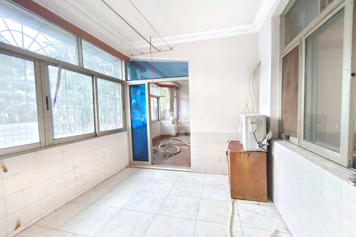 魏家坡机关小区 4室2厅1卫 2500.0元/月 魏家坡机关小区 4室2厅1卫 2500.0元/月室内图