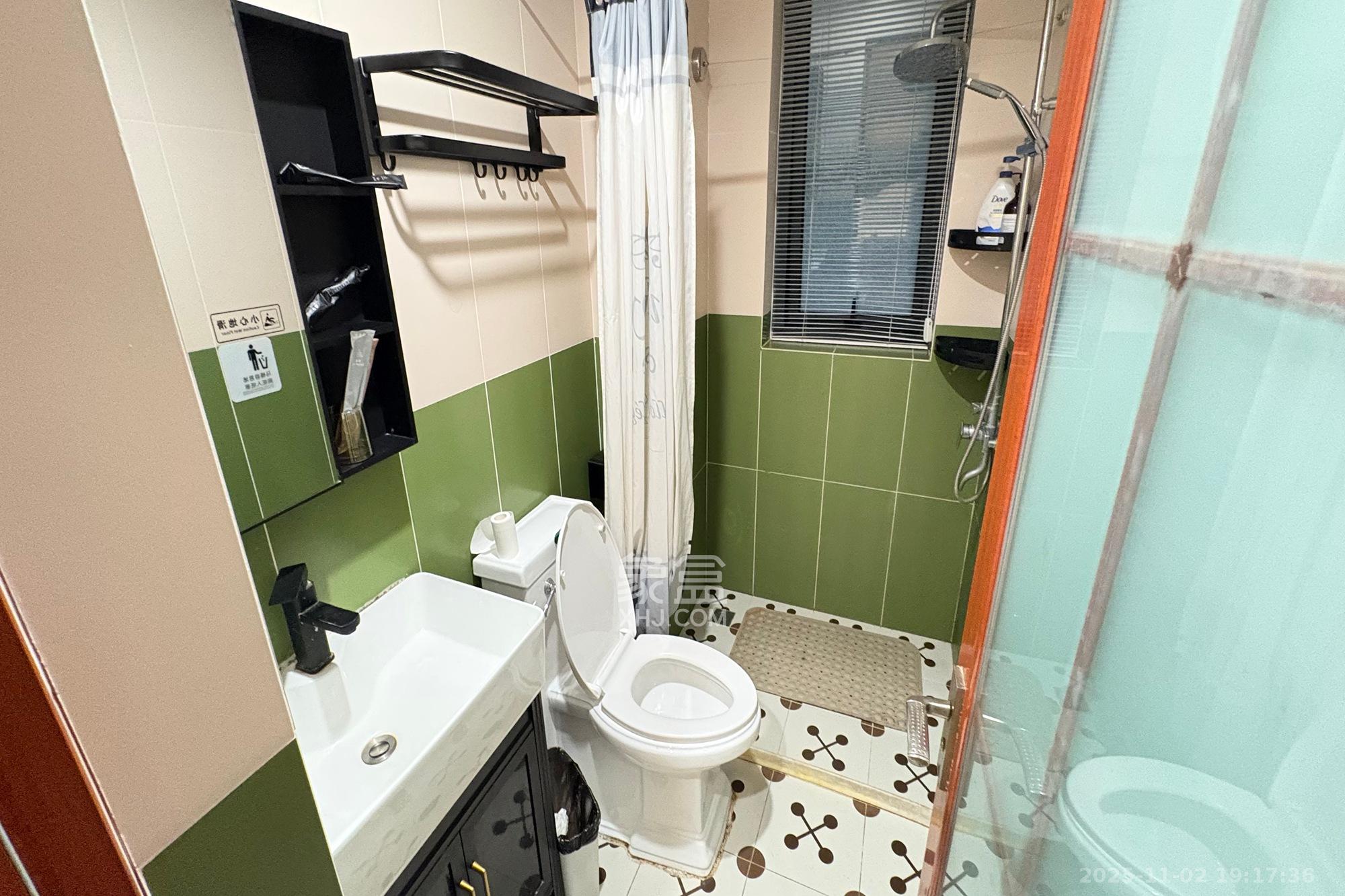 中天广场  1室1厅1卫    52.6万卫生间