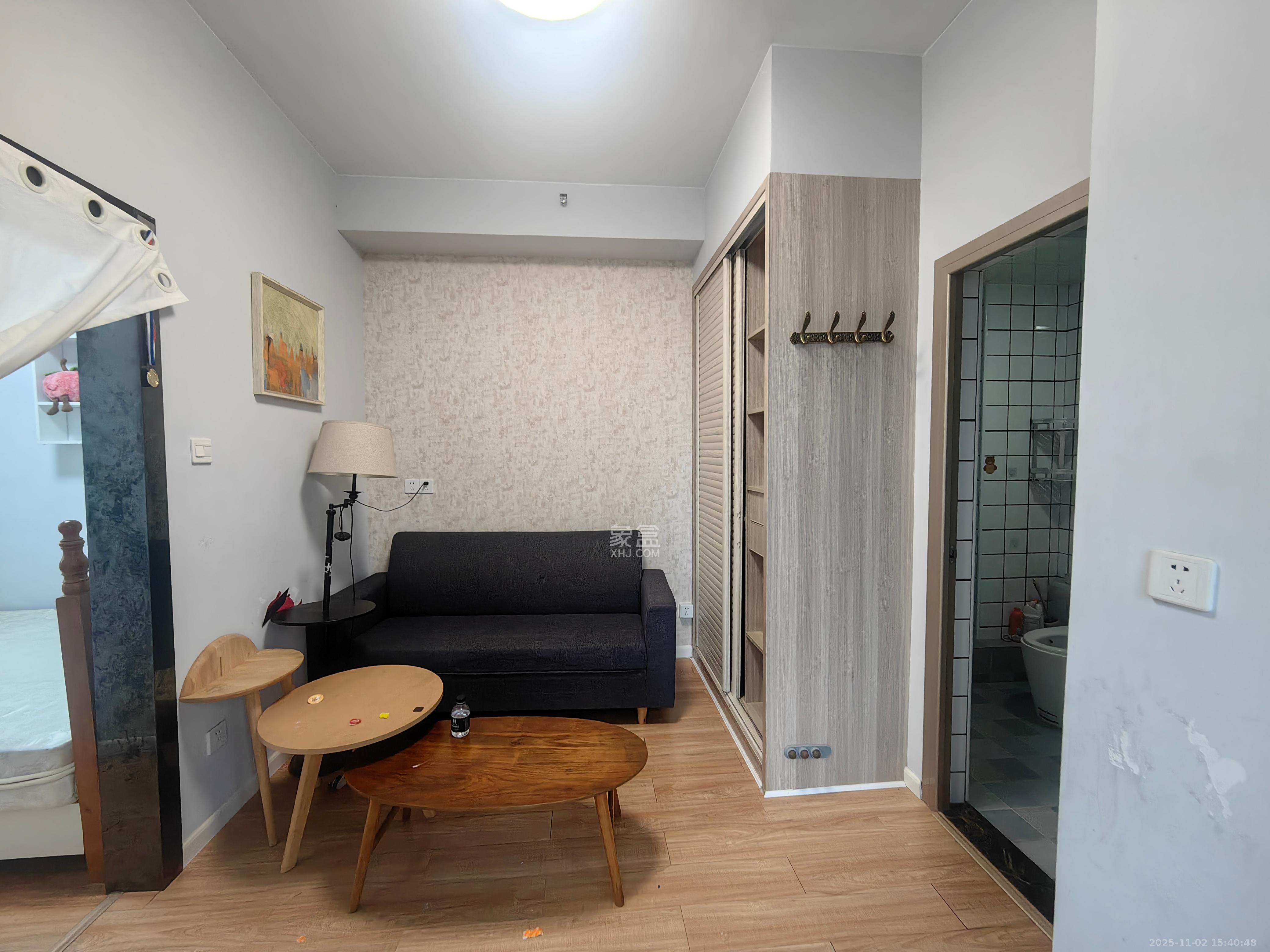 第六都（陆都小区）  1室1厅1卫    1900.0元/月