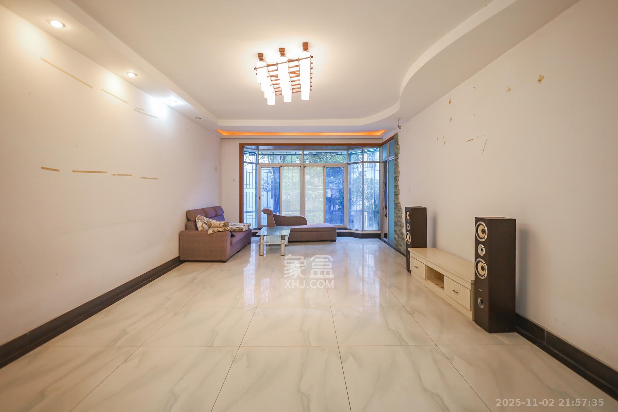 创远花园 4室2厅2卫 128.0万 创远花园 4室2厅2卫 128.0万客厅