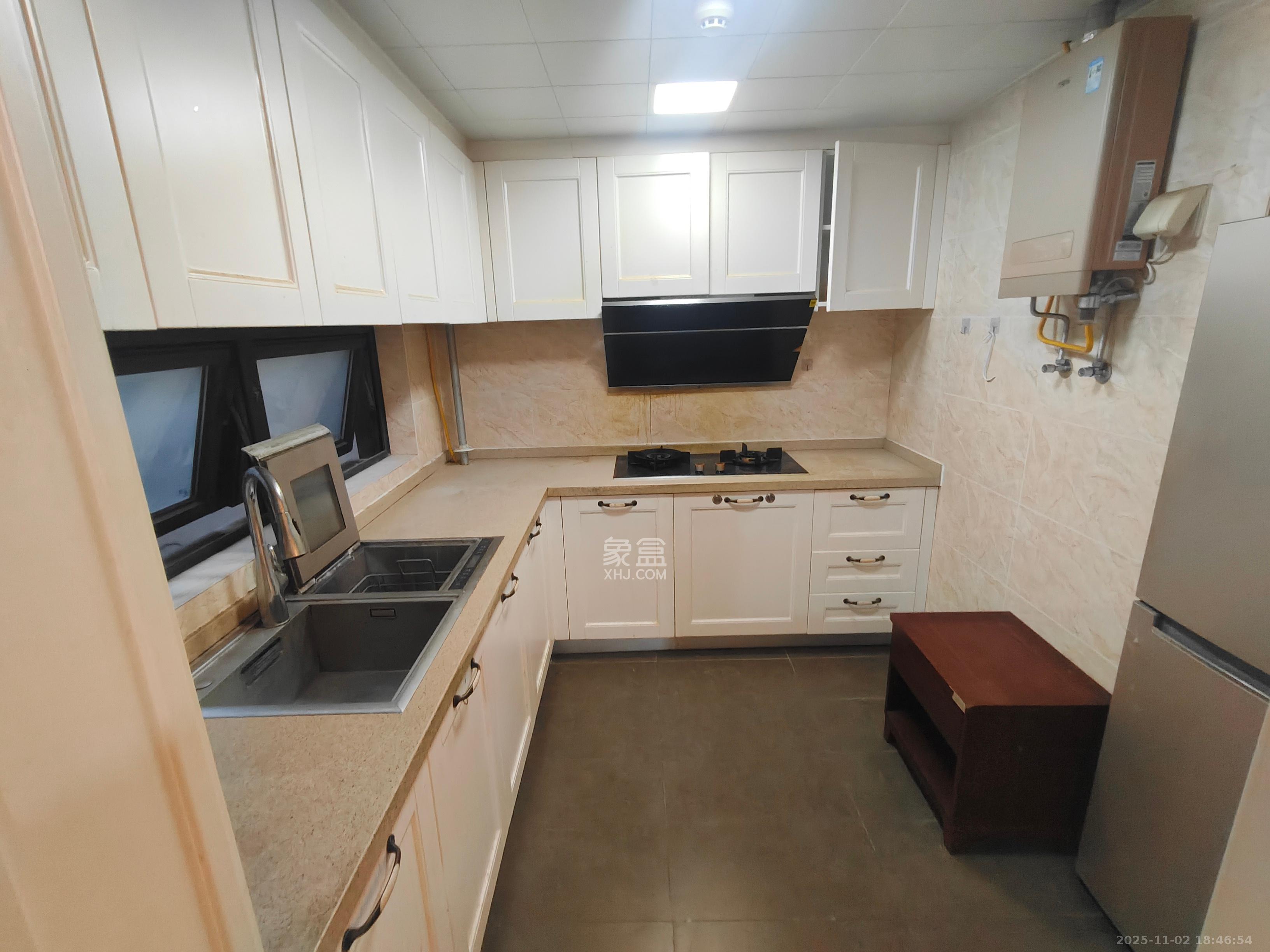 万科魅力之城锋镜里  4室2厅2卫    3500.0元/月室内图