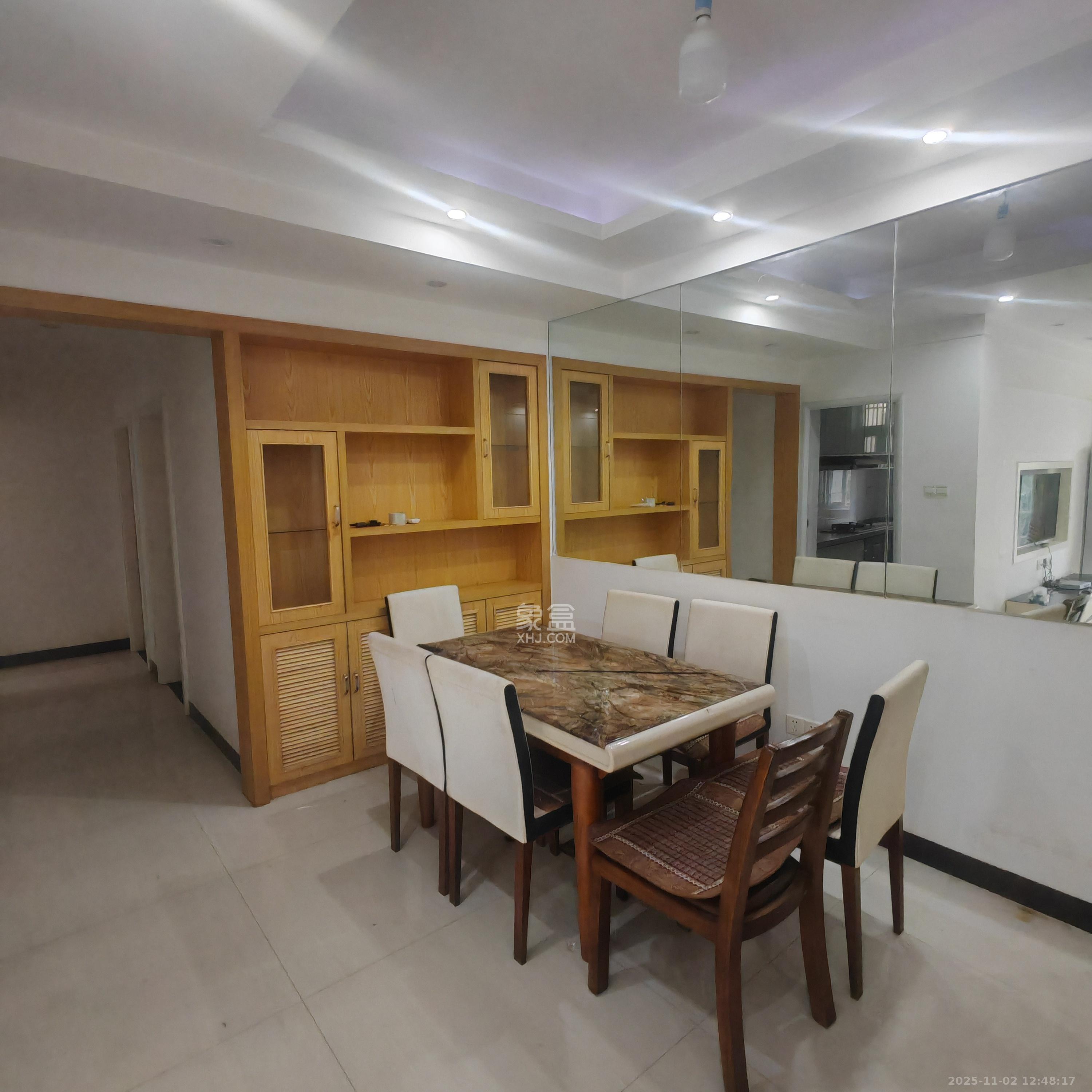 洋湖景园  3室2厅2卫    2500.0元/月室内图