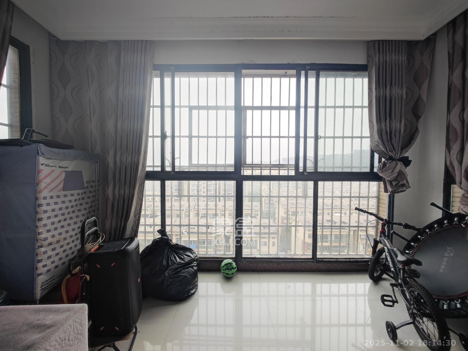 丰园城（鄱阳小区二期）  3室2厅2卫    73.8万阳台