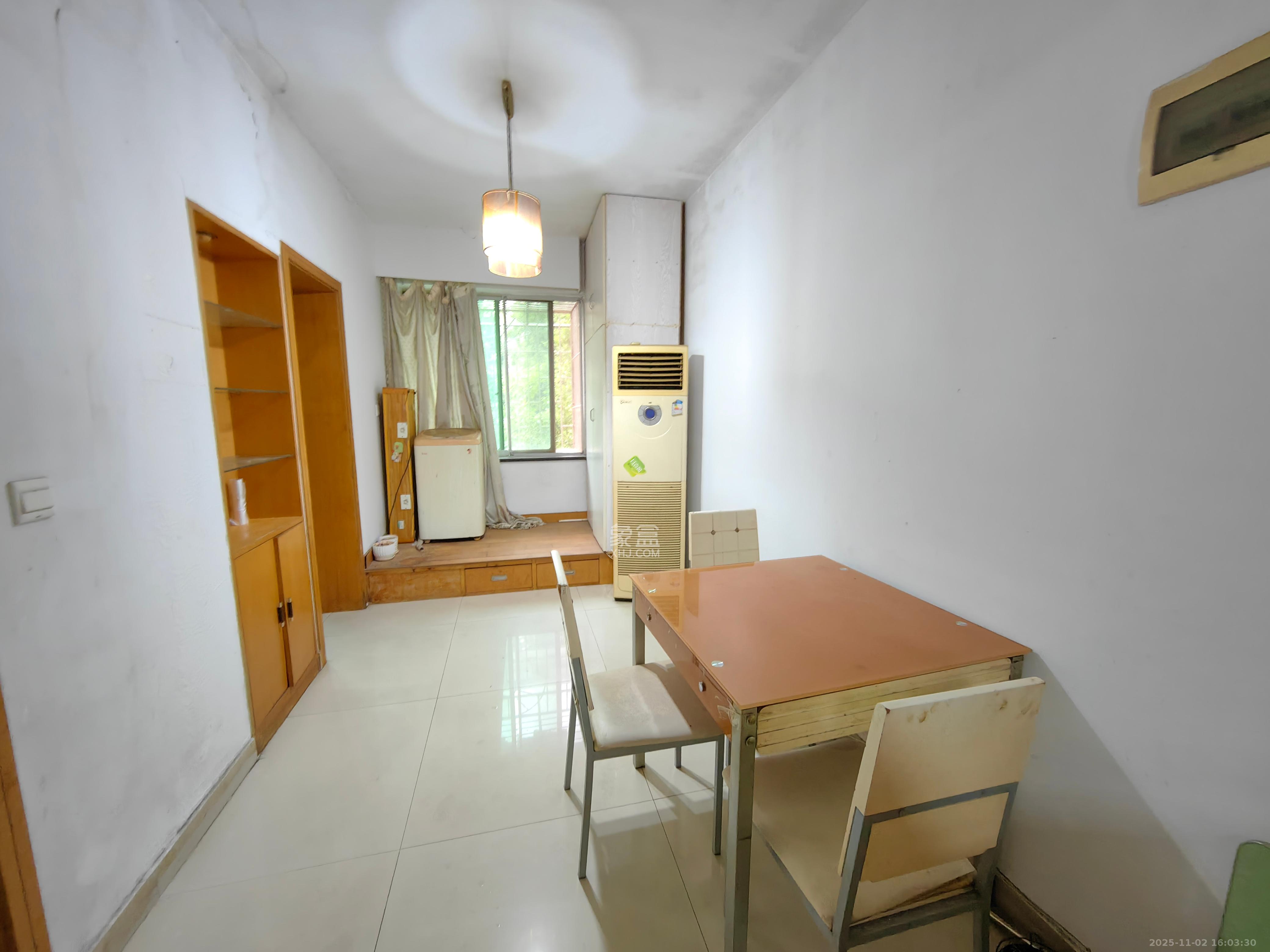 中南汽车世界  2室2厅1卫    1200.0元/月室内图