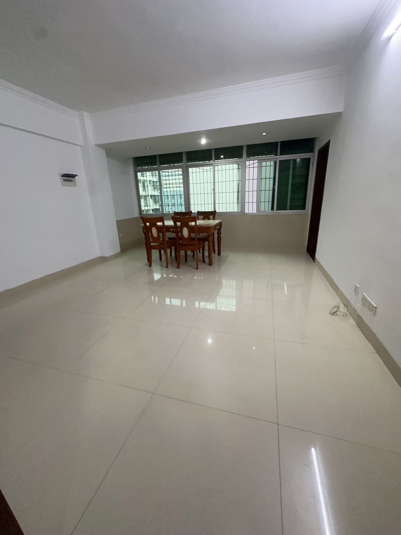 省汽车运输总公司红坎坡住宅区(海府路) 3室2厅1卫 85.0万 省汽车运输总公司红坎坡住宅区(海府路) 3室2厅1卫 85.0万客厅