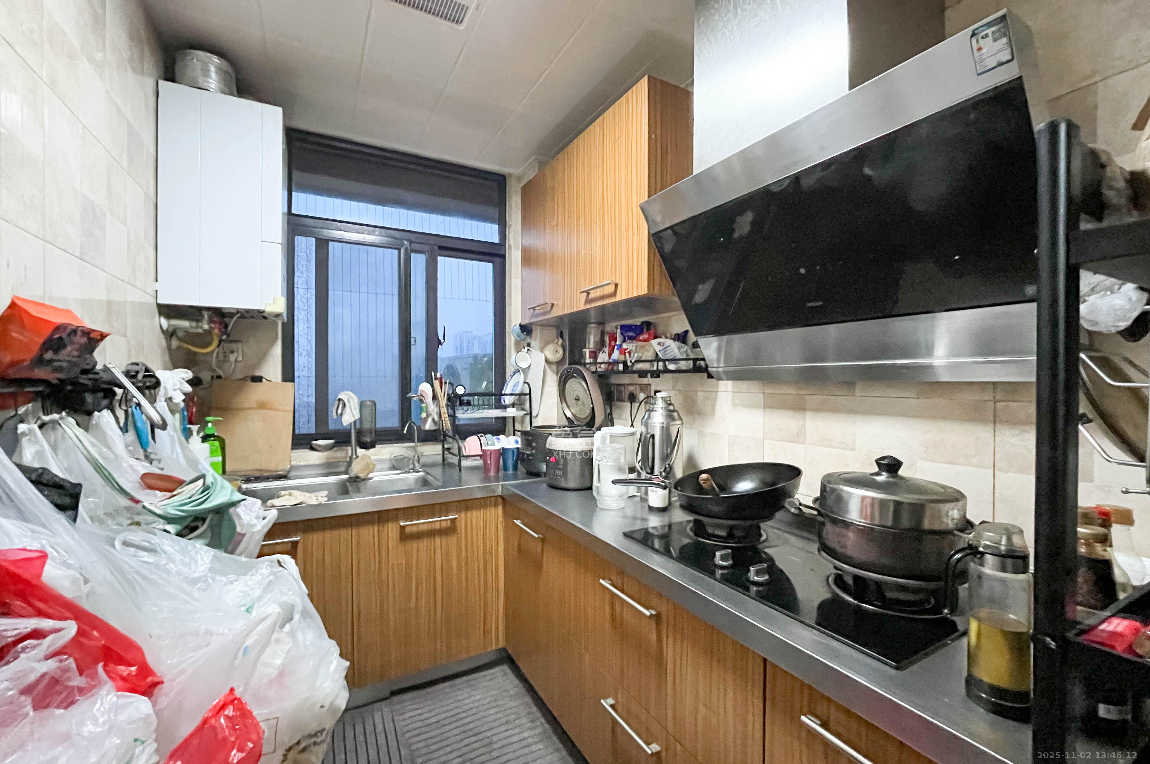 中央美郡 4室2厅2卫 168.0万 中央美郡 4室2厅2卫 168.0万厨房