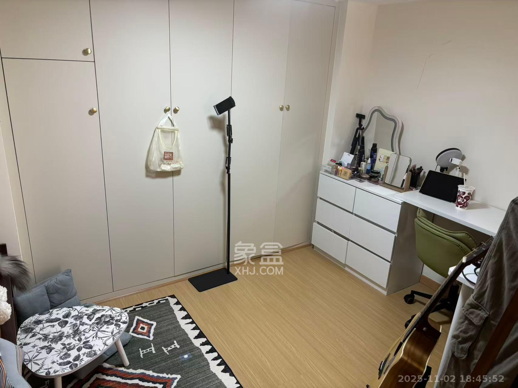 卓越中寰  2室1厅1卫    2300.0元/月室内图