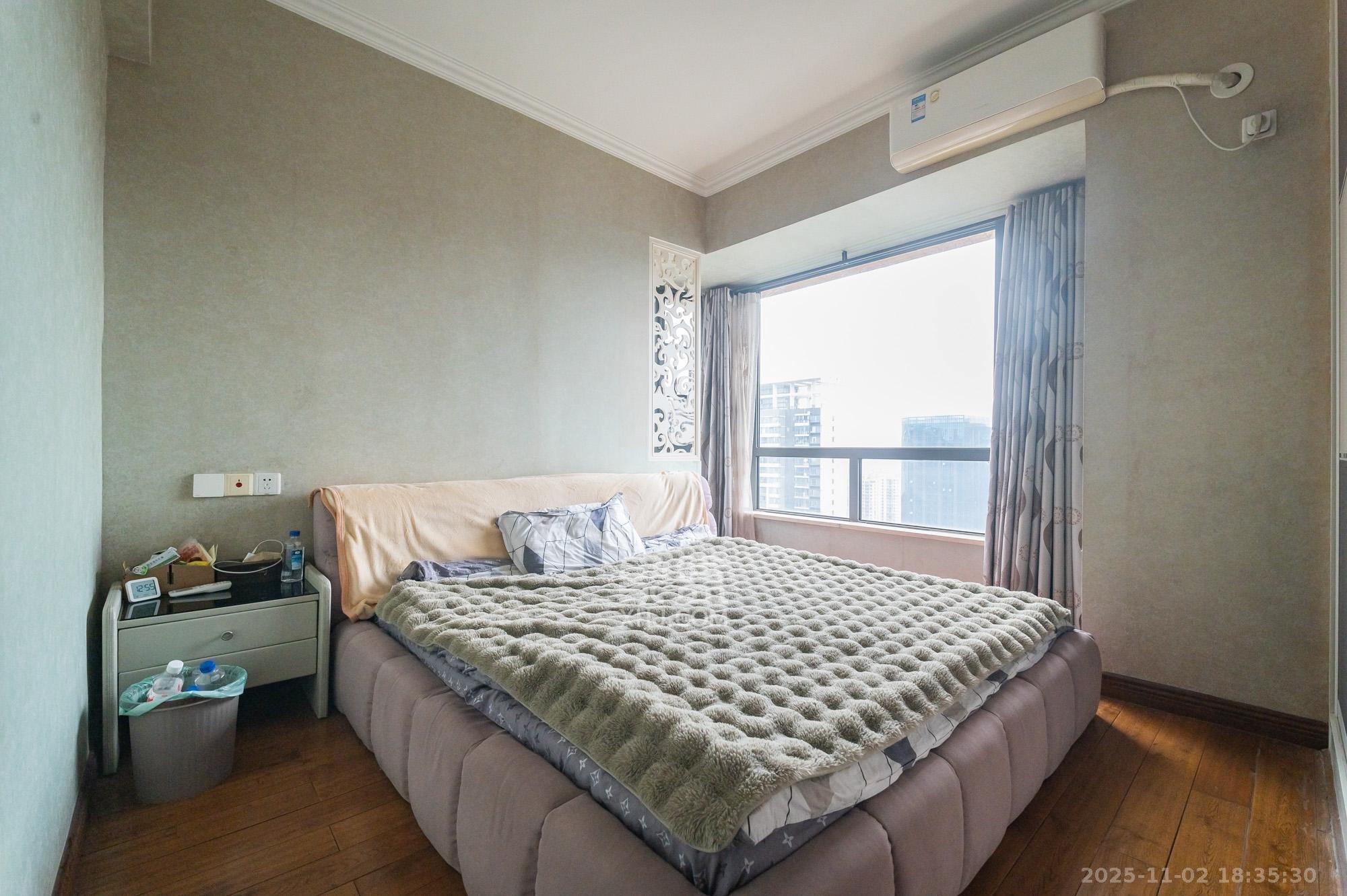 恒基凯旋门一二期  3室2厅1卫    65.0万卧室