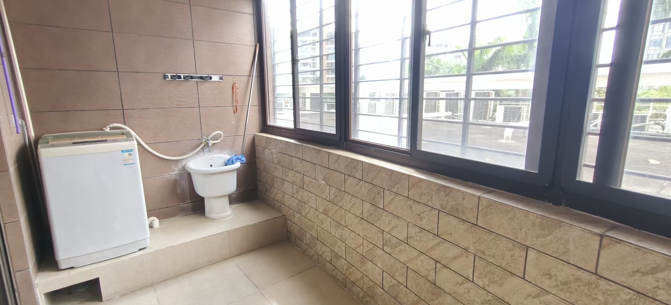 鸿天阁  3室2厅1卫    2600.0元/月室内图