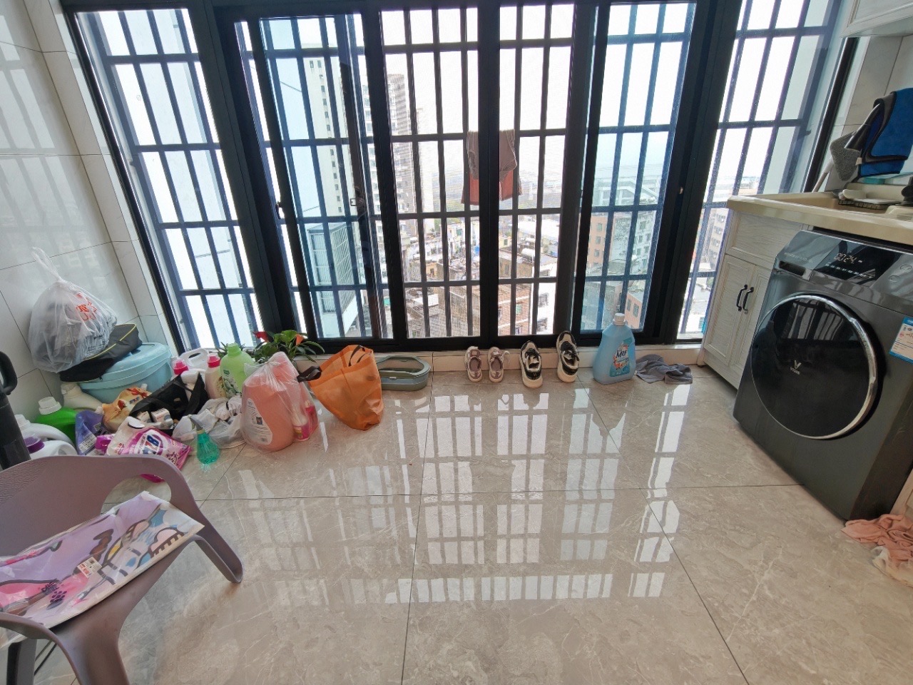 蓝海瑞园  1室0厅0卫    145.0万客厅