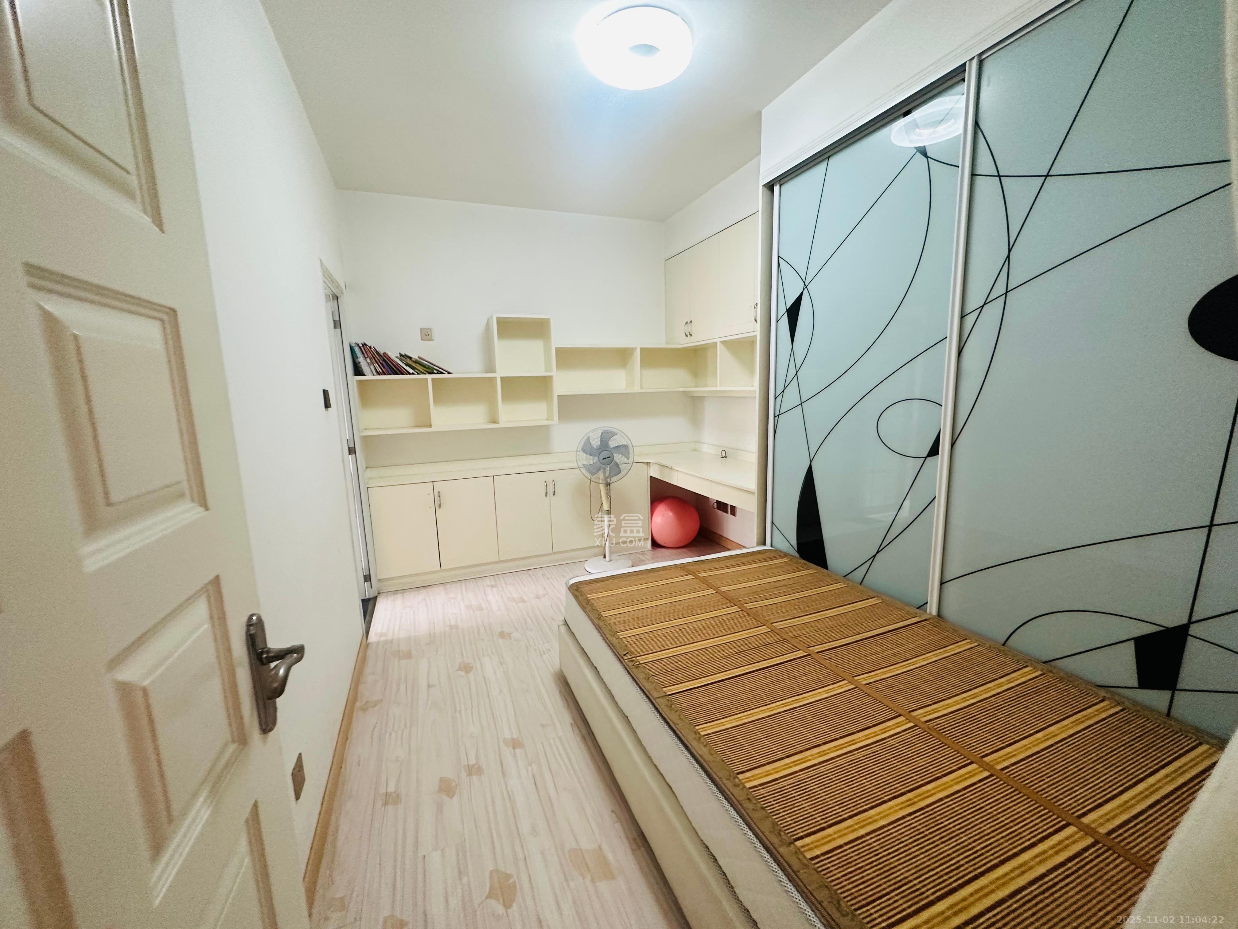 汇都公寓  3室1厅1卫    2500.0元/月室内图