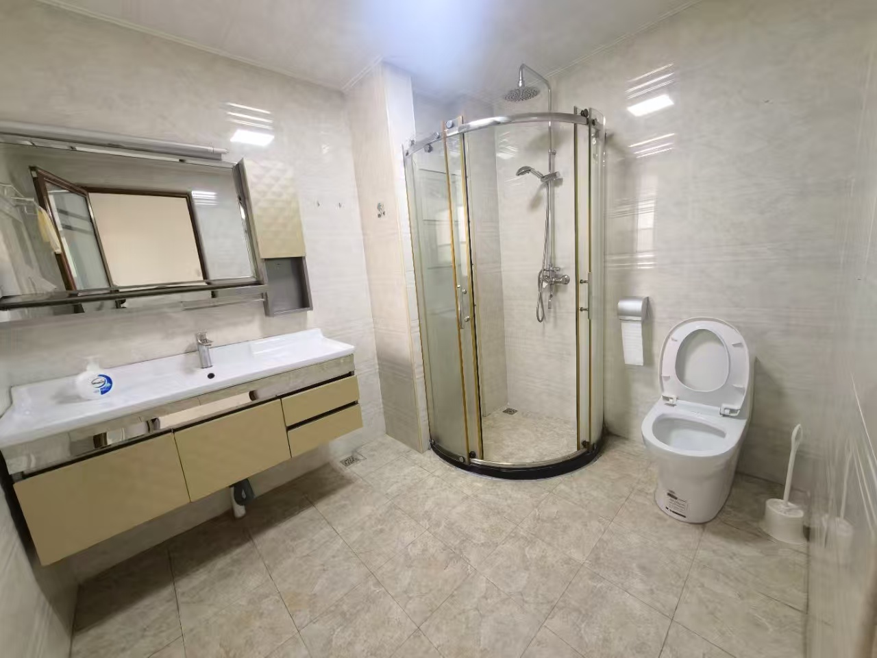 海阔天空-国瑞城四期(爵仕苑) 2室2厅1卫 4200.0元/月 海阔天空-国瑞城四期(爵仕苑) 2室2厅1卫 4200.0元/月室内图