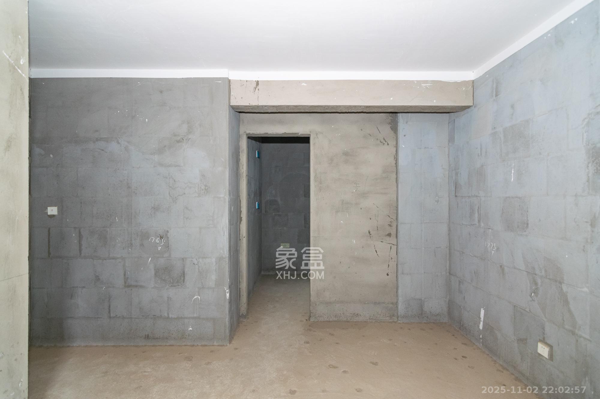 新城国际花都 5室2厅3卫 88.8万 新城国际花都 5室2厅3卫 88.8万卧室