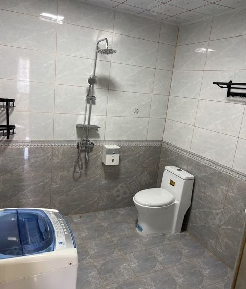 瑞丰公寓  3室2厅2卫    146.0万 瑞丰公寓  3室2厅2卫    146.0万客厅