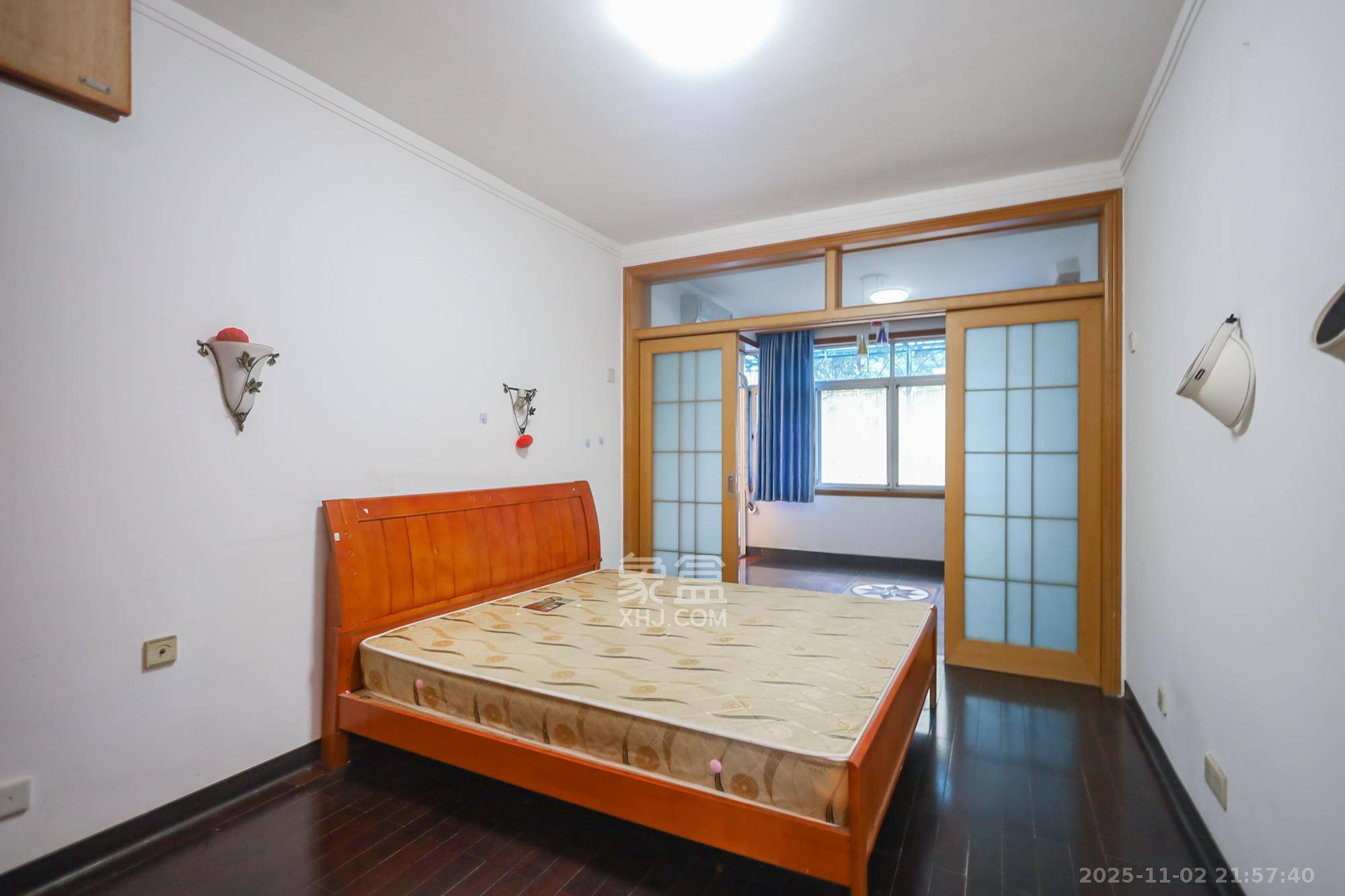 创远花园  4室2厅2卫    128.0万卧室