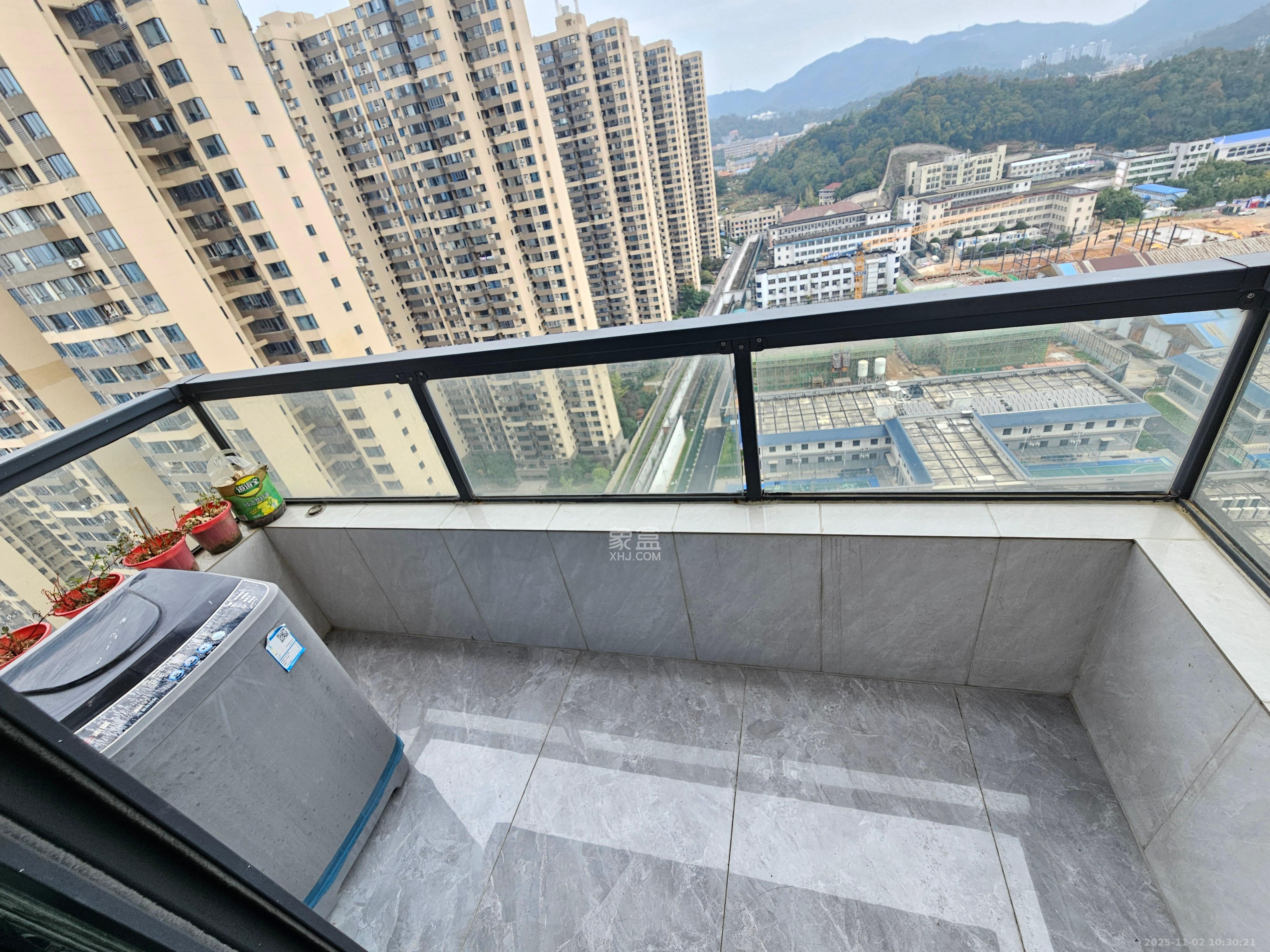 长房云公馆 3室2厅2卫 2300.0元/月 长房云公馆 3室2厅2卫 2300.0元/月室内图