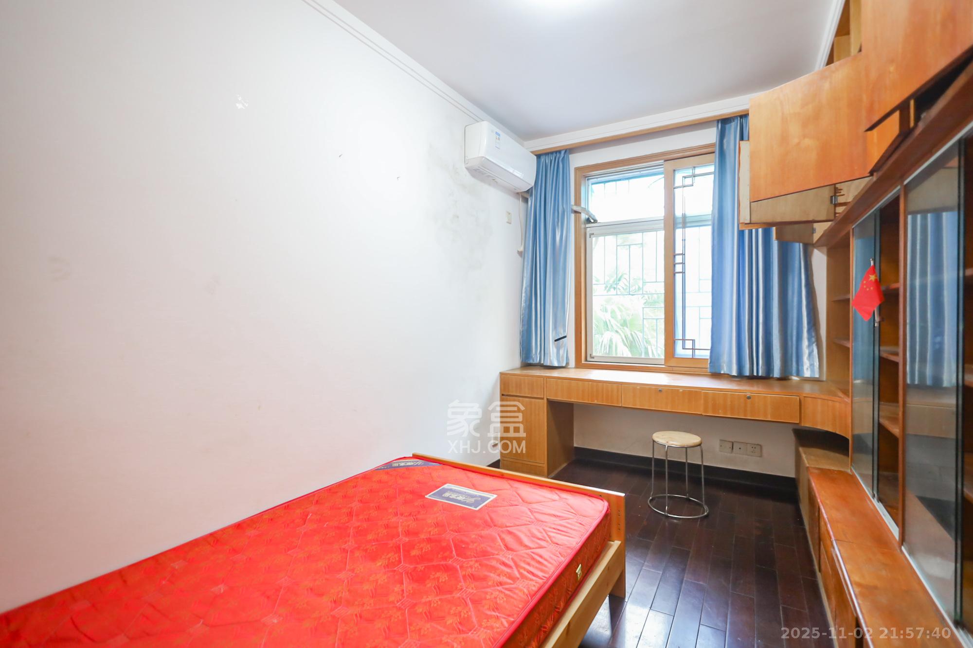 创远花园  4室2厅2卫    128.0万卧室