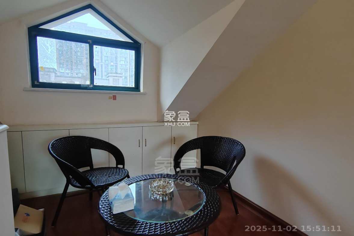 尚格名城香榭丽舍 4室2厅3卫 2200.0元/月 尚格名城香榭丽舍 4室2厅3卫 2200.0元/月室内图