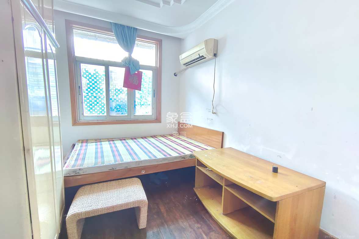 魏家坡机关小区 4室2厅1卫 2500.0元/月 魏家坡机关小区 4室2厅1卫 2500.0元/月室内图