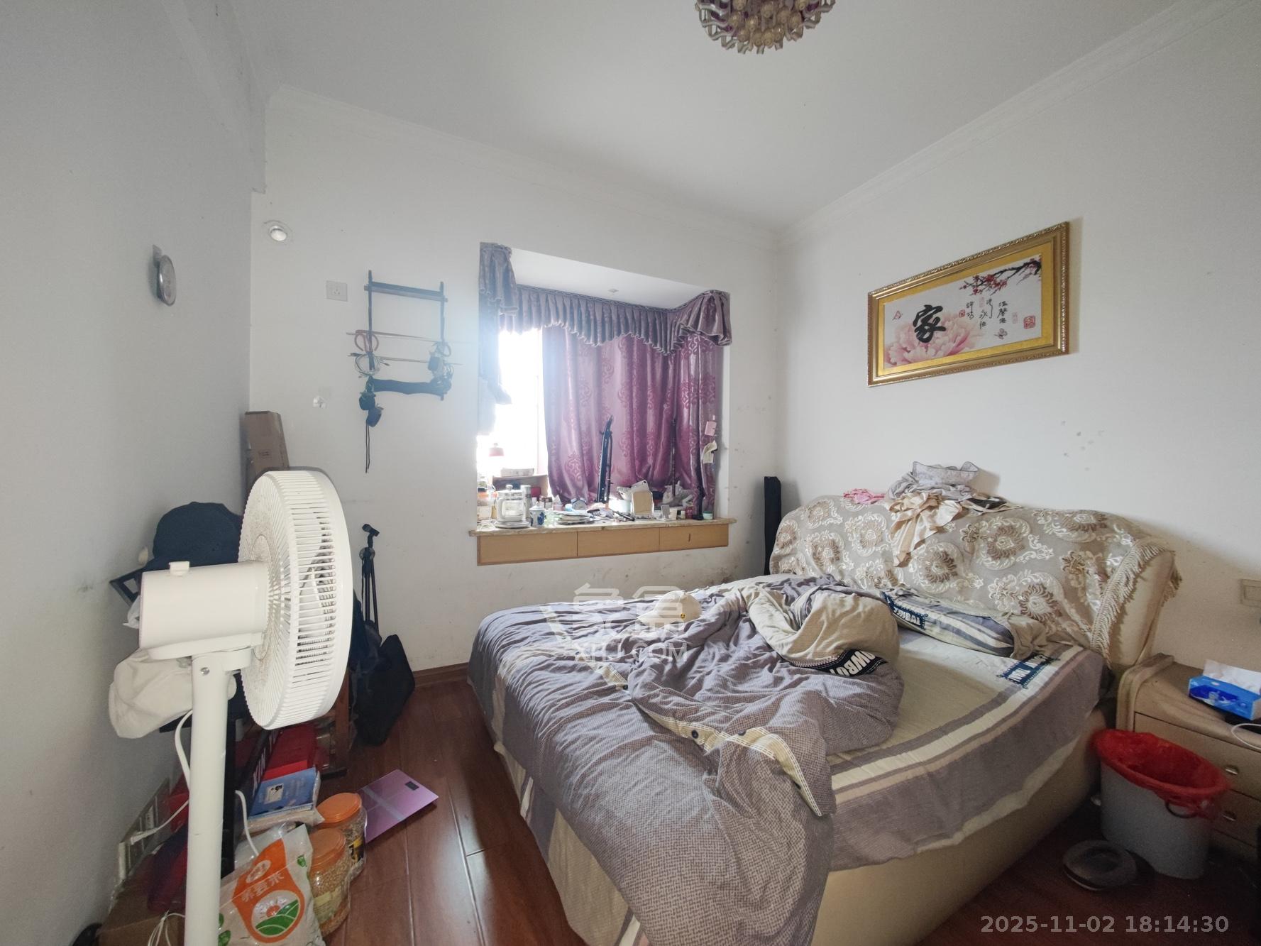 丰园城(鄱阳小区二期) 3室2厅2卫 73.8万 丰园城(鄱阳小区二期) 3室2厅2卫 73.8万卧室