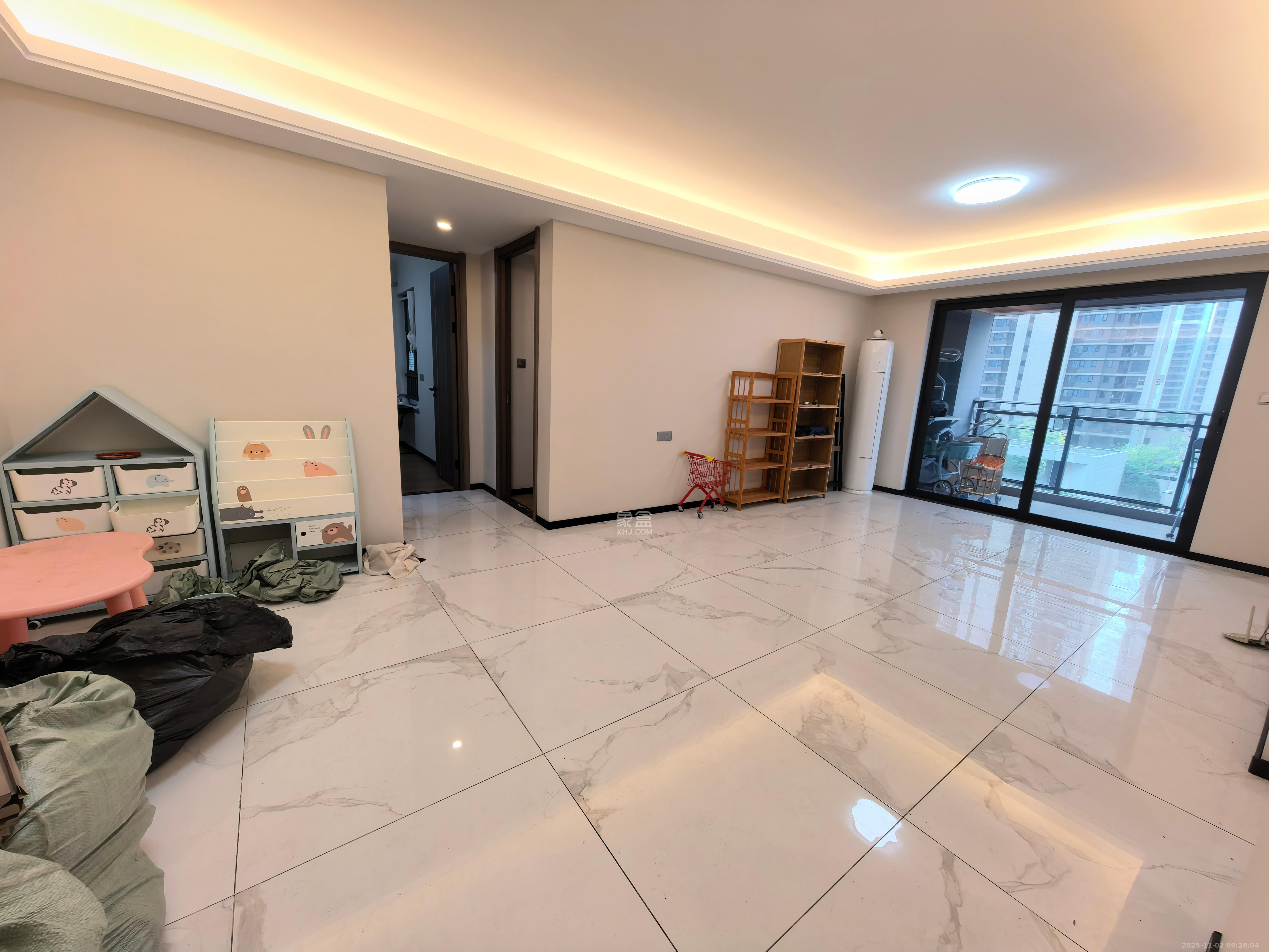 中海阅溪府  3室2厅2卫    2500.0元/月室内图