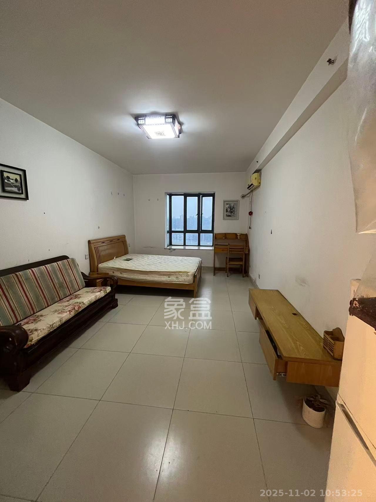 湘府东苑  1室1厅1卫    1400.0元/月