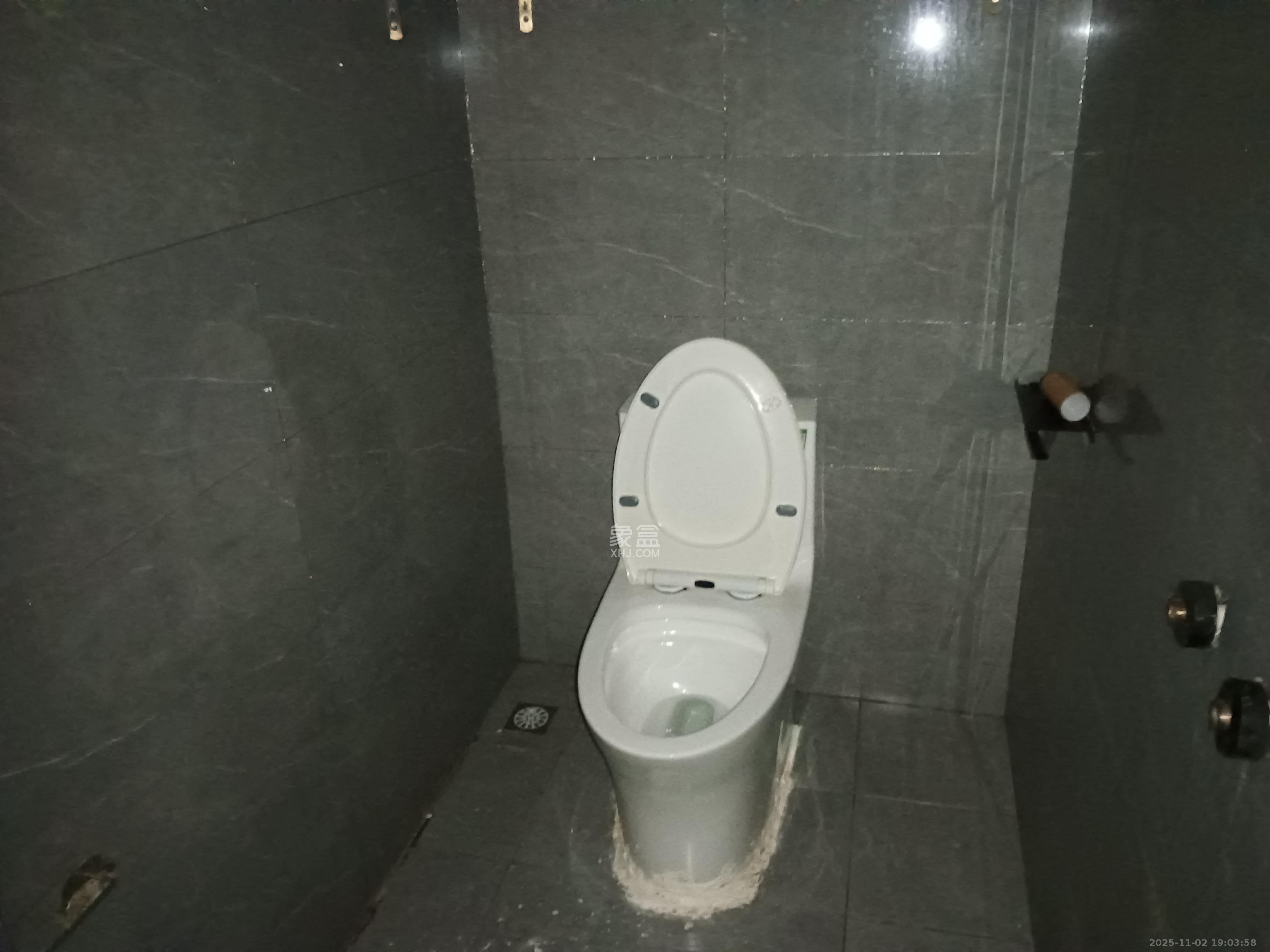 五一大道202（中环壹世界）  3室2厅2卫    3200.0元/月室内图