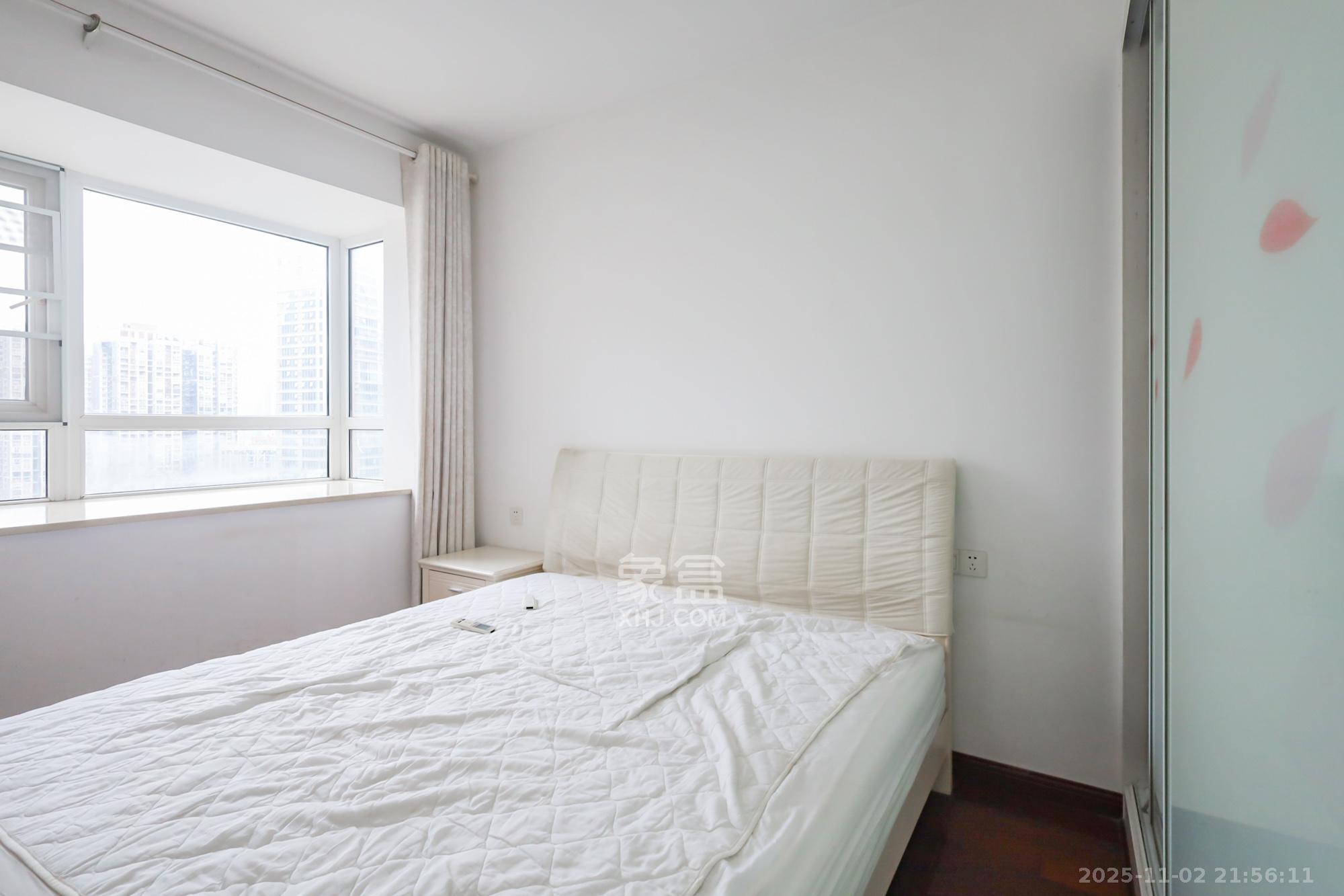 风华四季园  3室2厅2卫    102.0万卧室