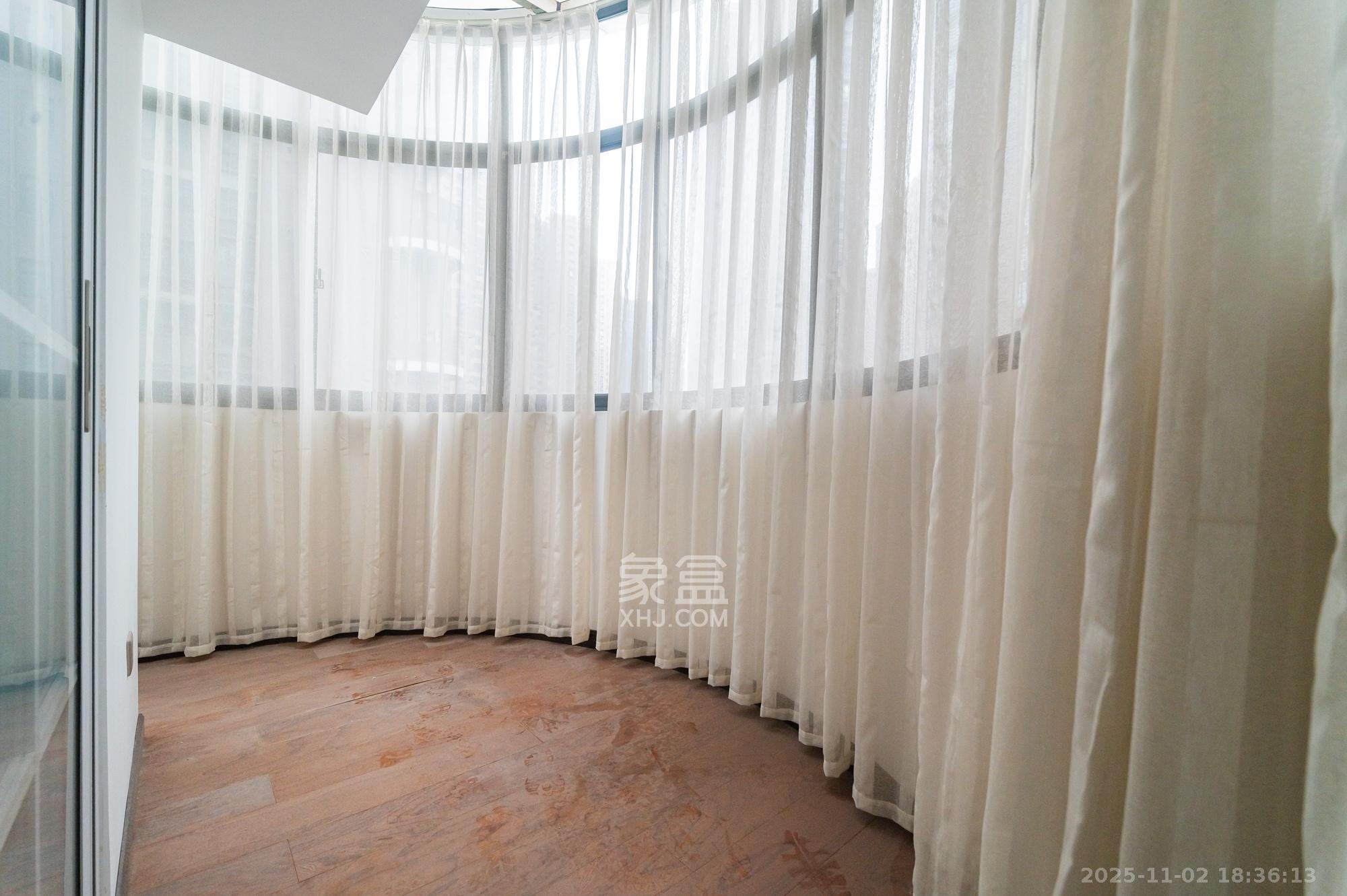 幸福里润城(幸福里二期) 4室2厅2卫 82.8万 幸福里润城(幸福里二期) 4室2厅2卫 82.8万阳台