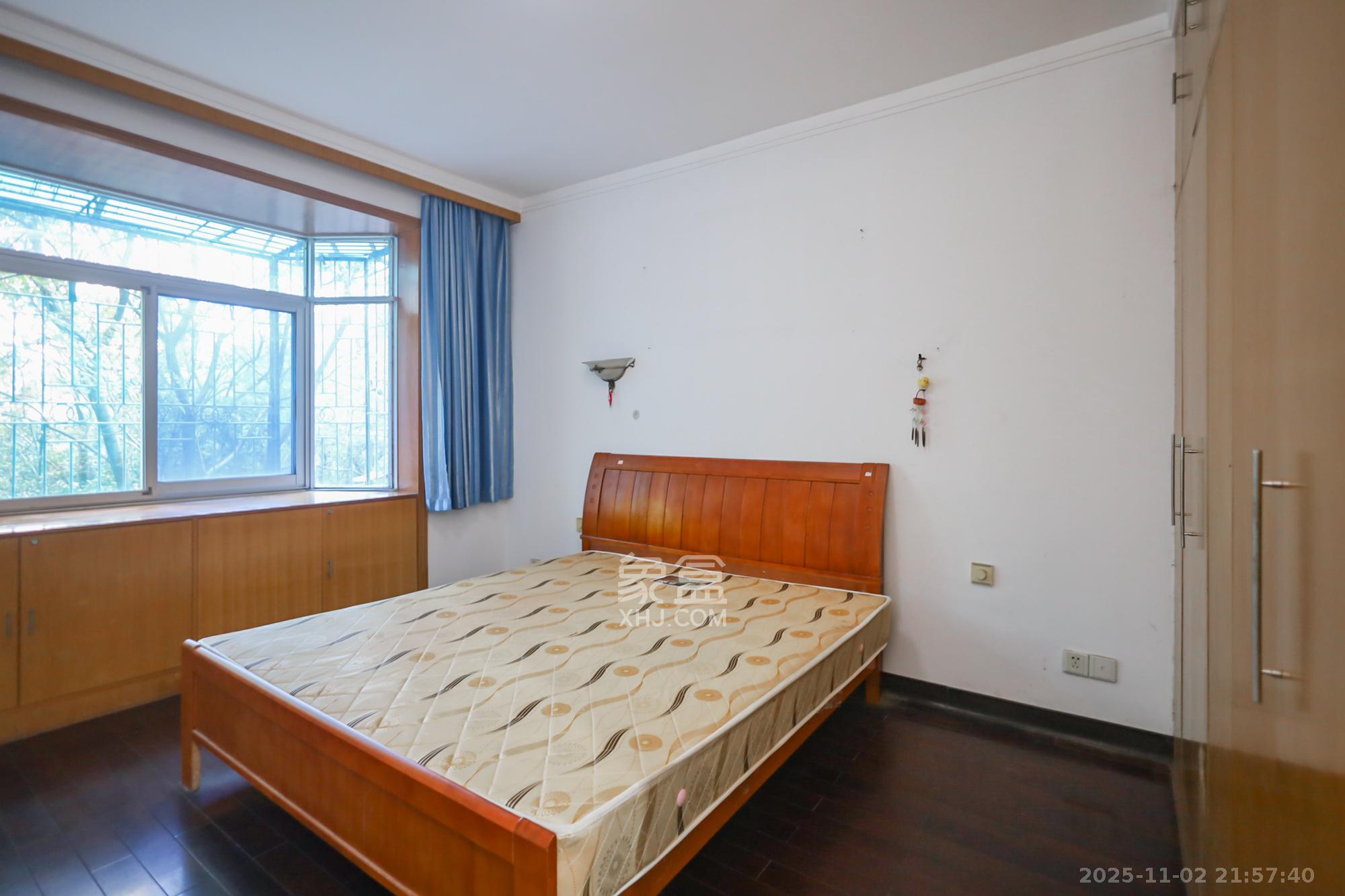 创远花园  4室2厅2卫    128.0万卧室