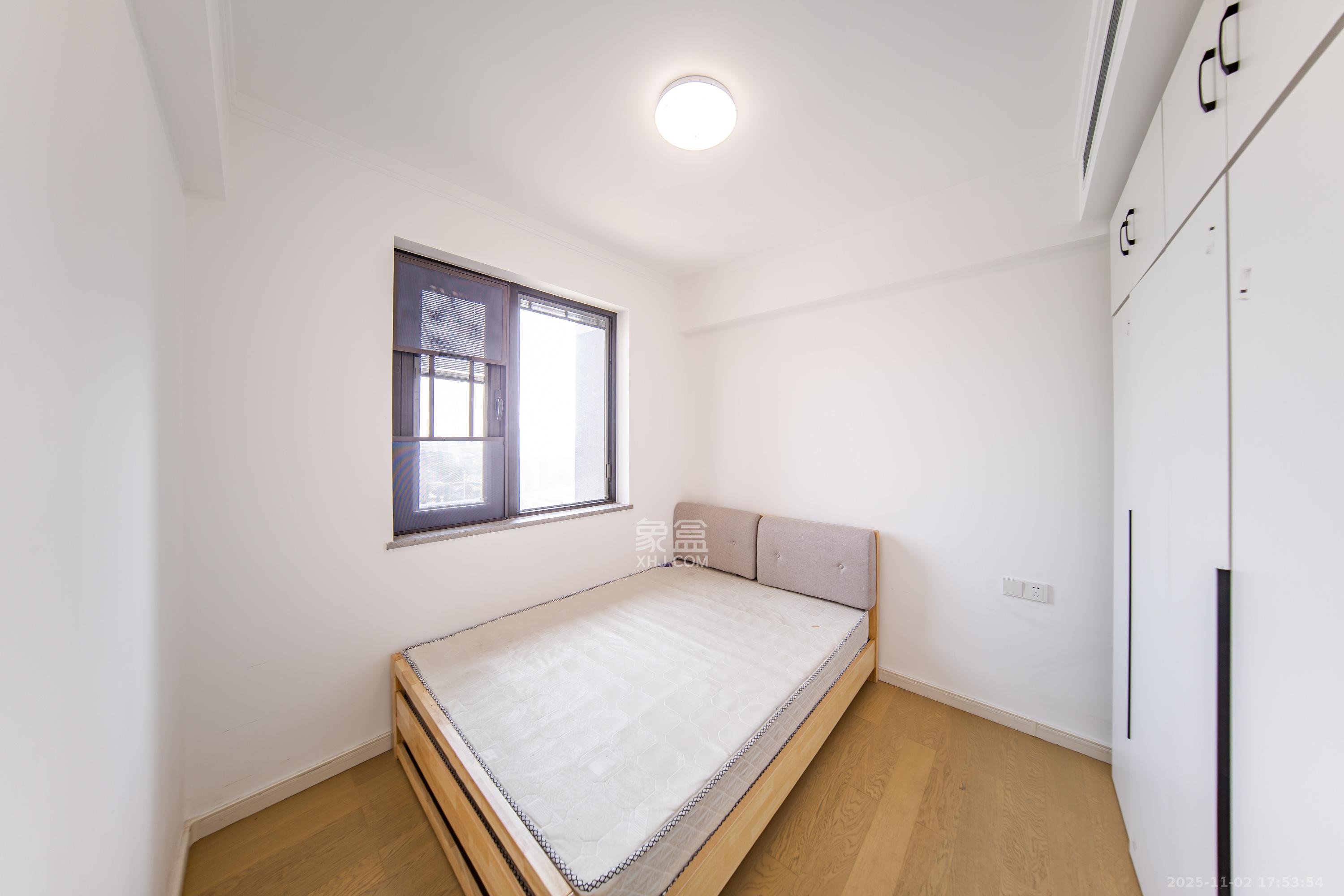 万科金色梦想C区  3室2厅2卫    120.0万卧室