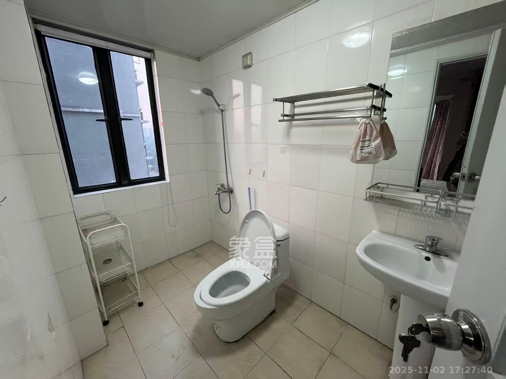 西城龙庭  3室2厅2卫    2300.0元/月 西城龙庭  3室2厅2卫    2300.0元/月室内图