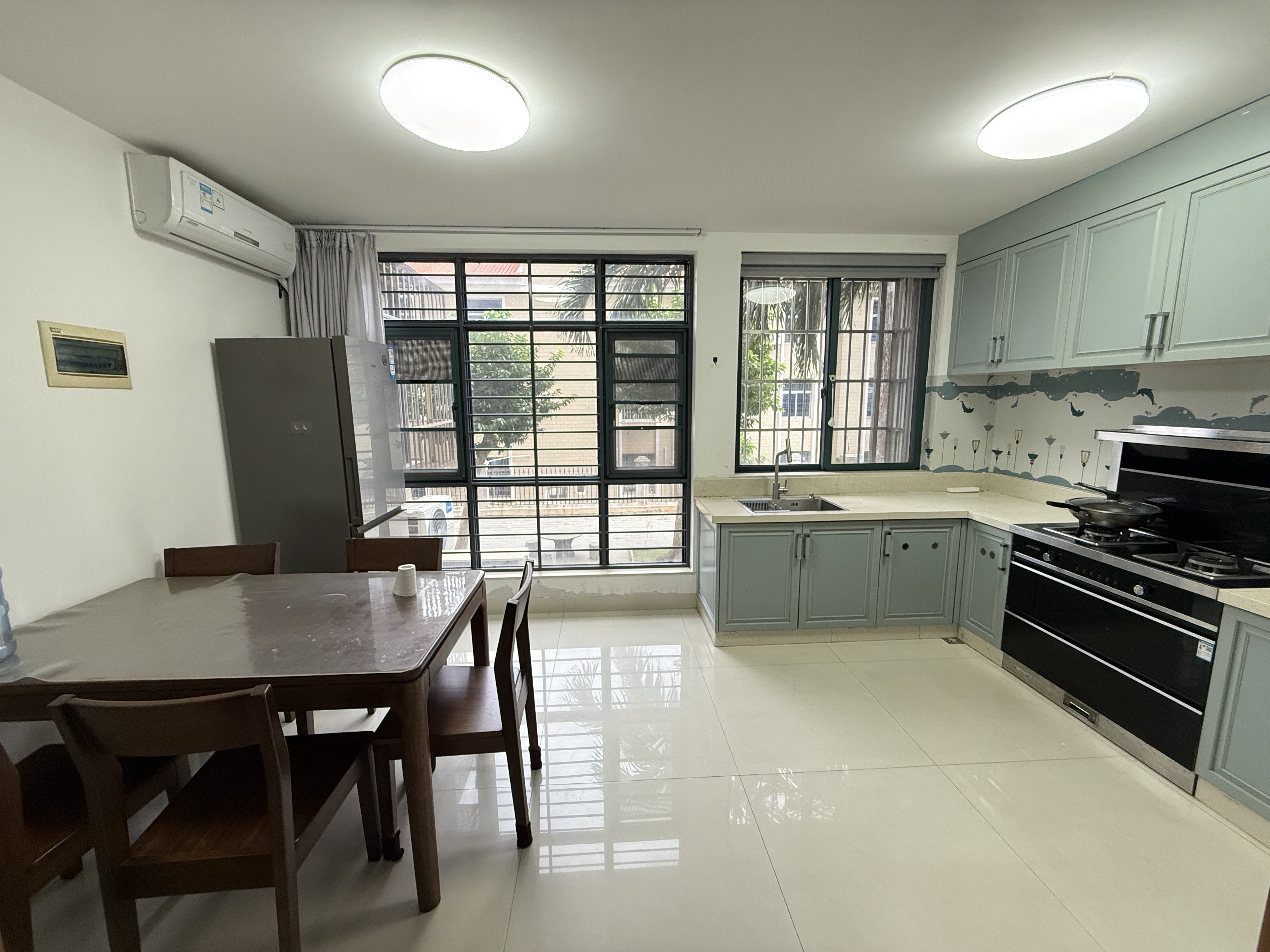 中洋花苑  5室2厅2卫    3500.0元/月室内图