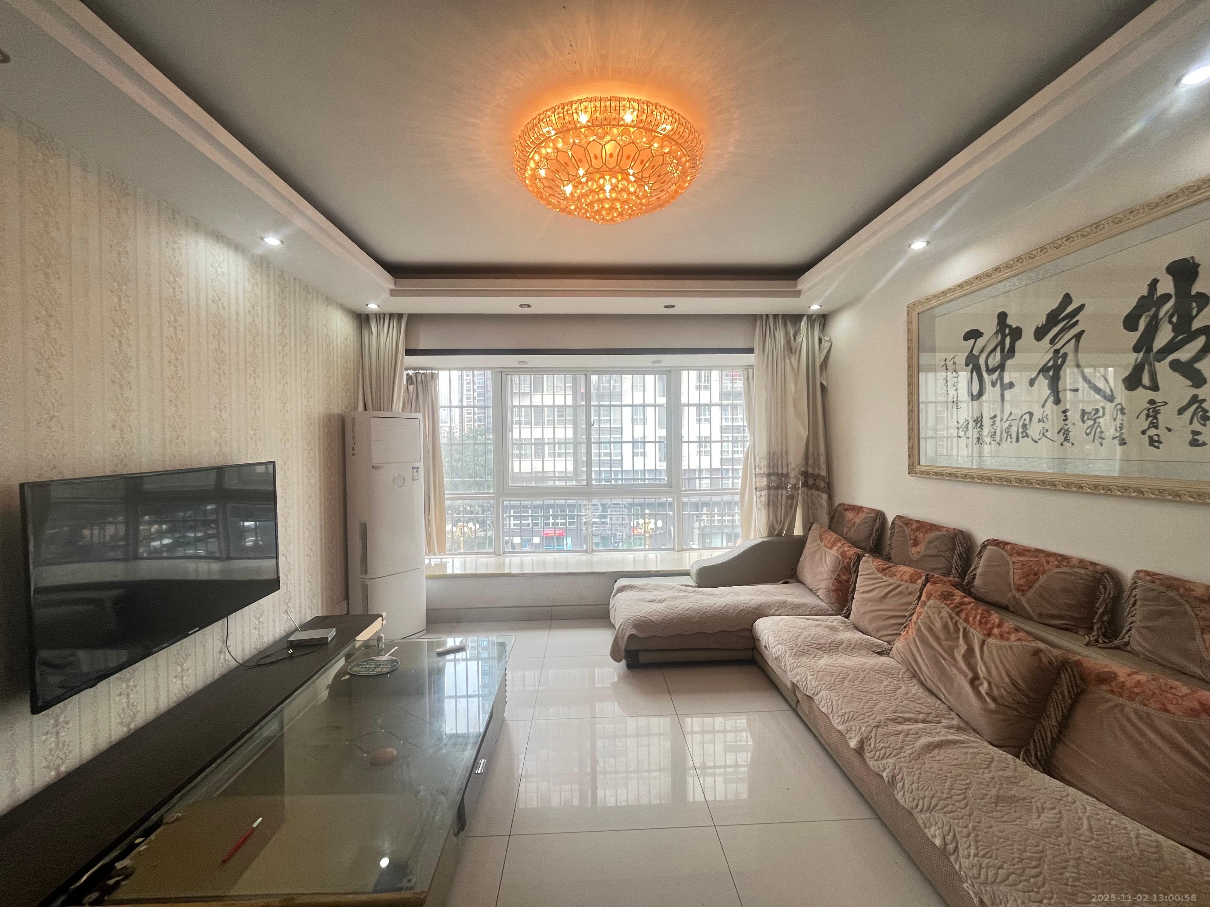 麓山润城  3室2厅2卫    2200.0元/月