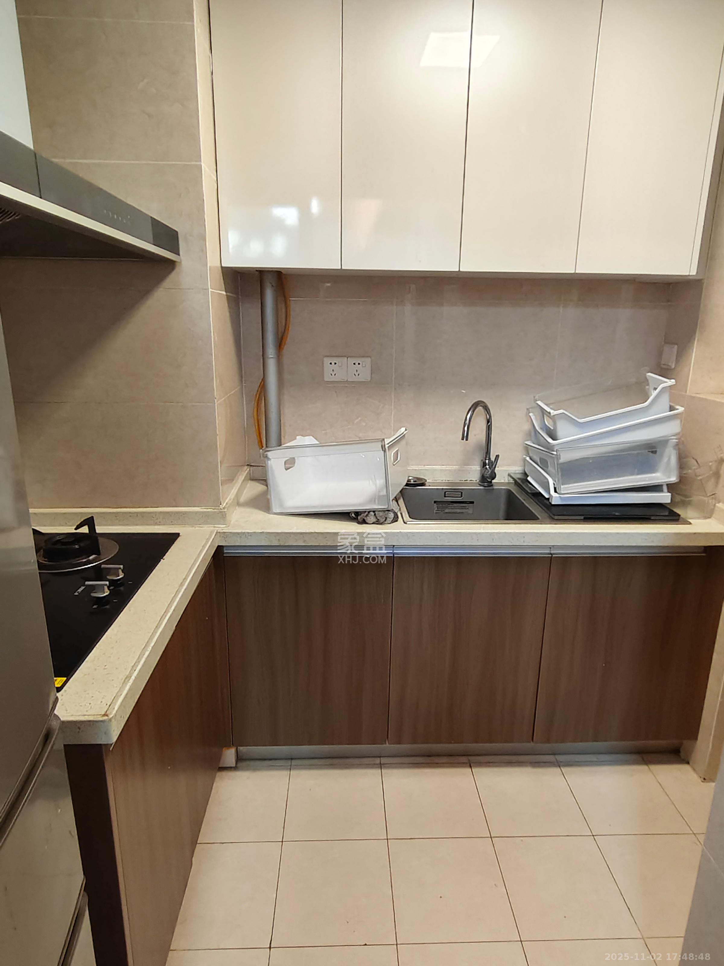 保利香槟国际  3室2厅1卫    2300.0元/月室内图