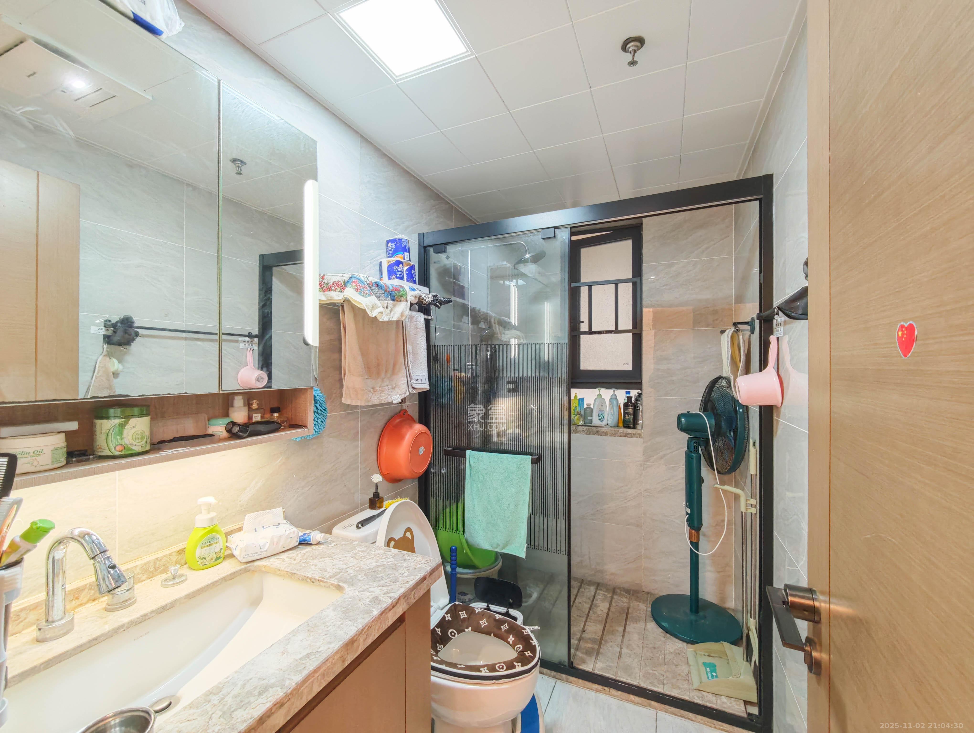 万科魅力之城天阔里  4室2厅2卫    190.0万卫生间