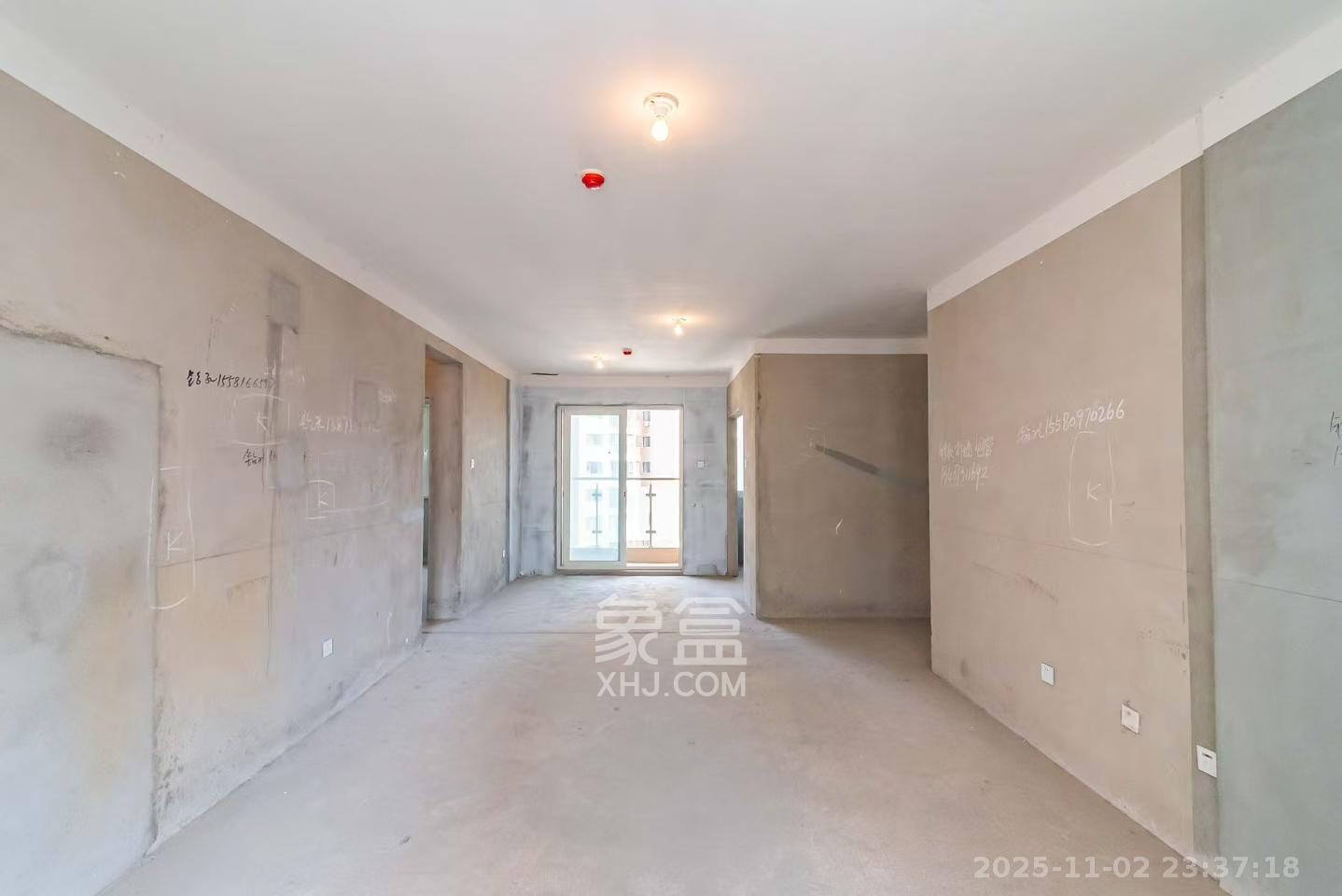 北辰三角洲E4区  4室2厅2卫    160.0万客厅