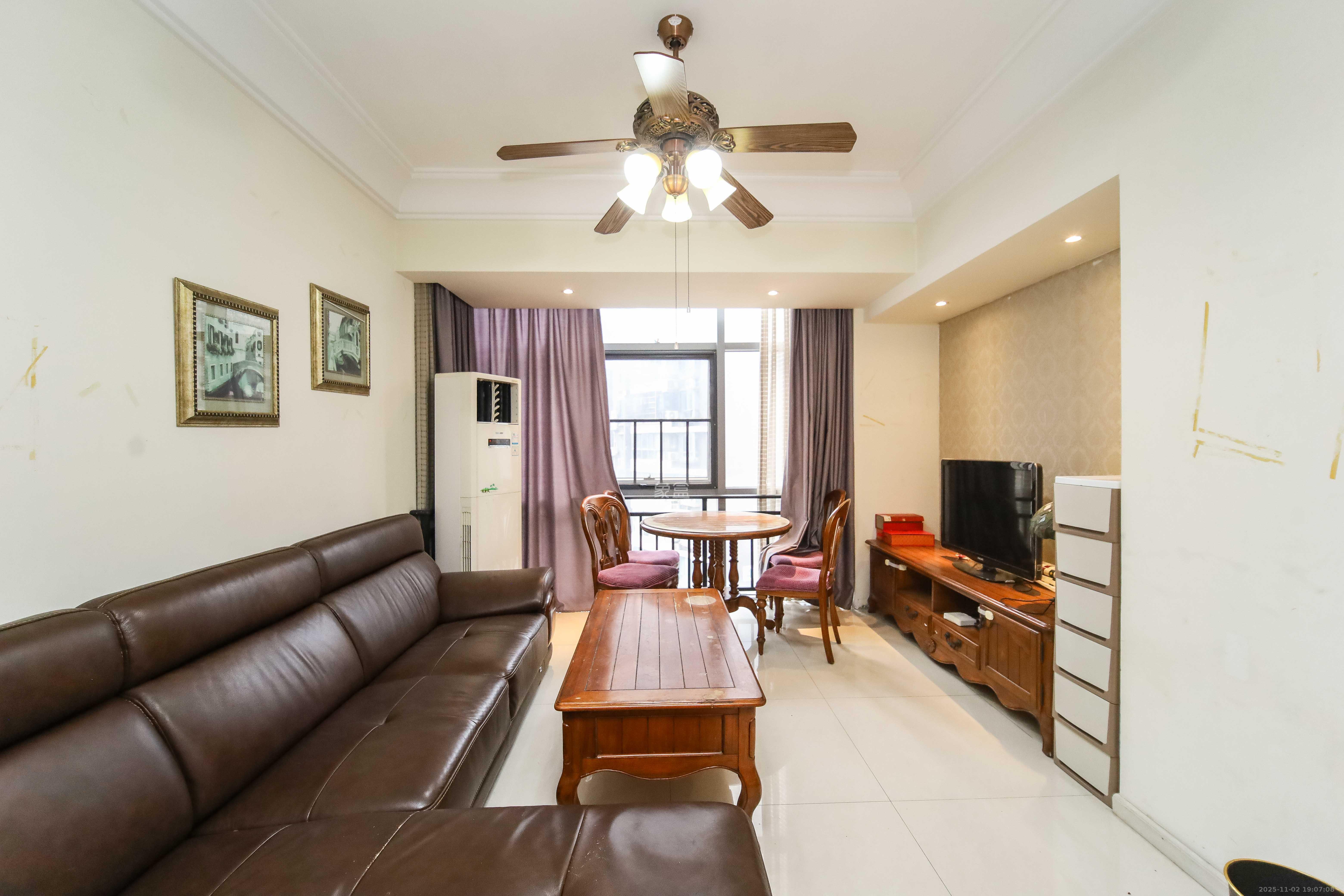 西子一间 2室1厅1卫 56.0万 西子一间 2室1厅1卫 56.0万客厅