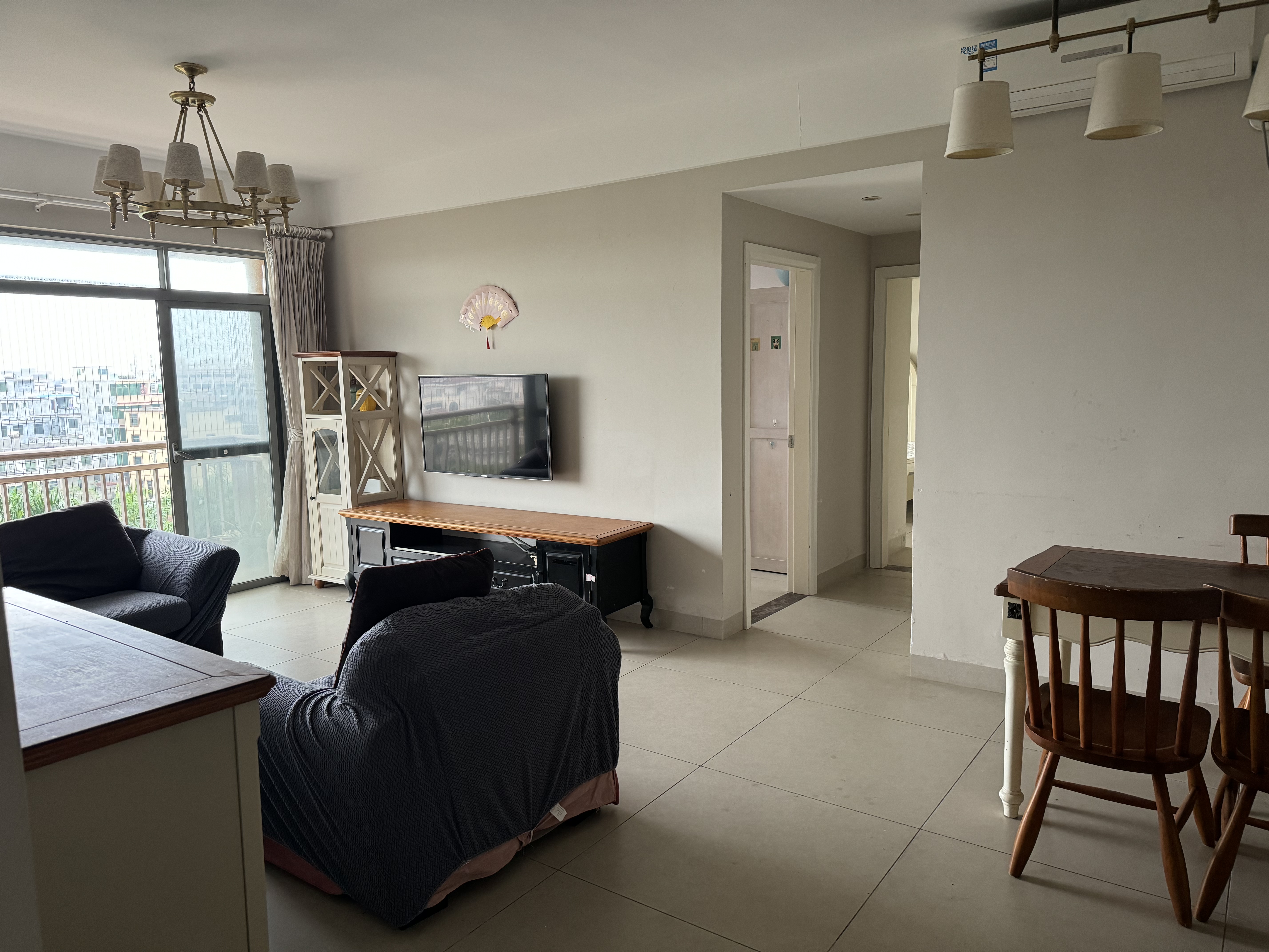 新世界花园二期  2室2厅1卫    99.0万客厅