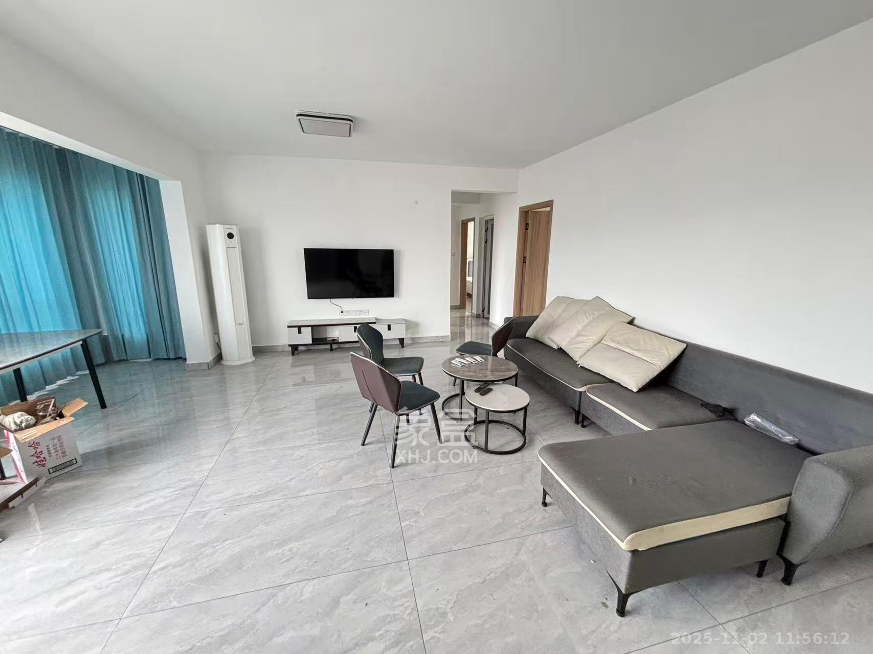 中粮鸿云  3室2厅2卫    2000.0元/月