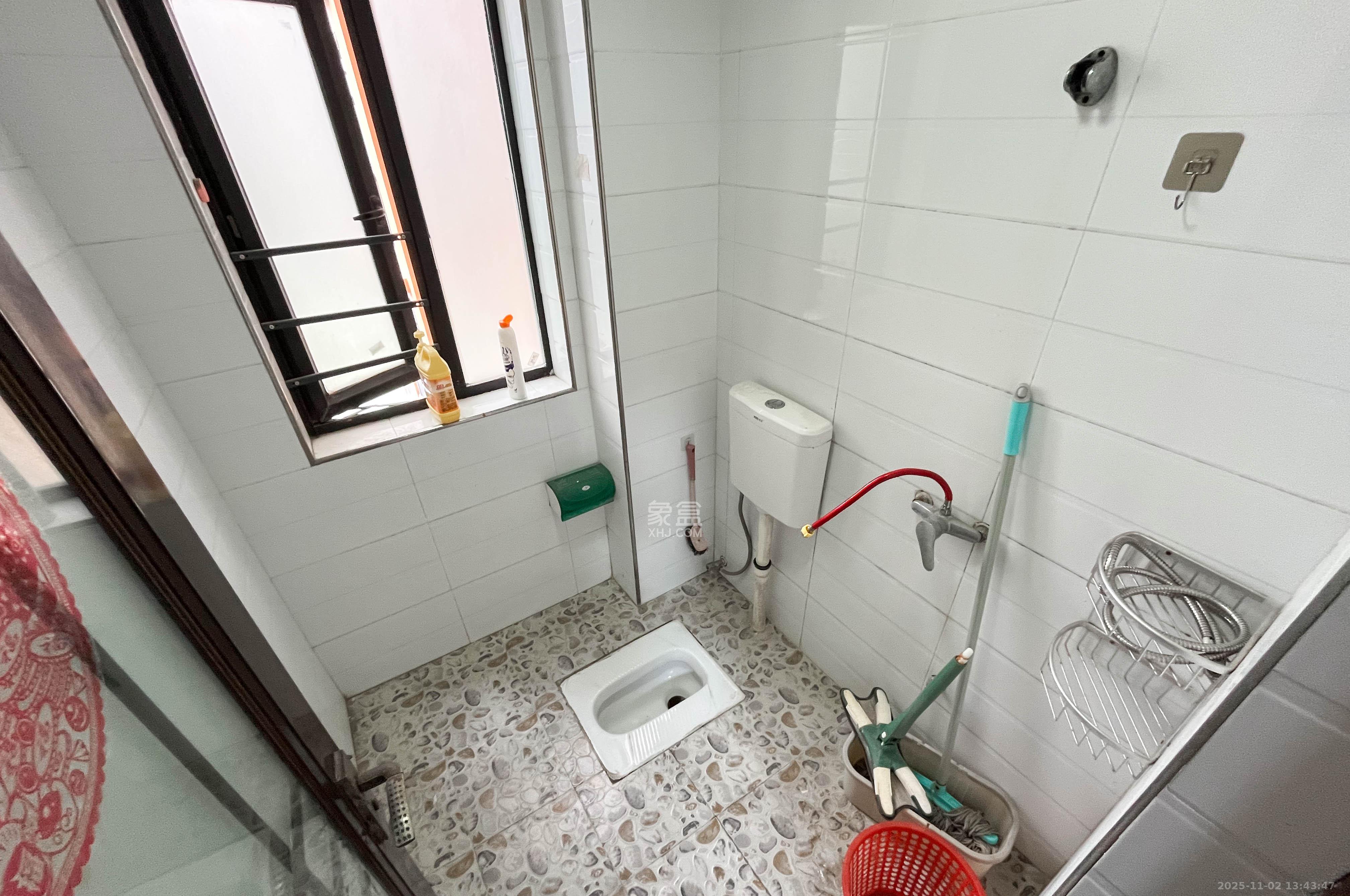 麓谷明珠  1室1厅1卫    32.0万卫生间