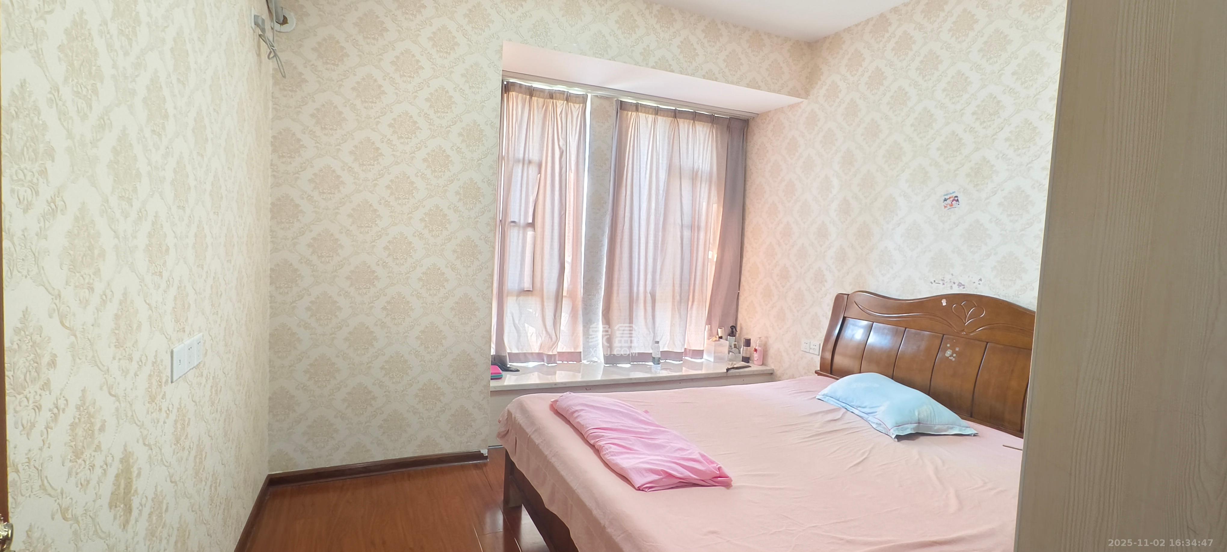 第六都（陆都小区）  3室2厅1卫    3000.0元/月室内图