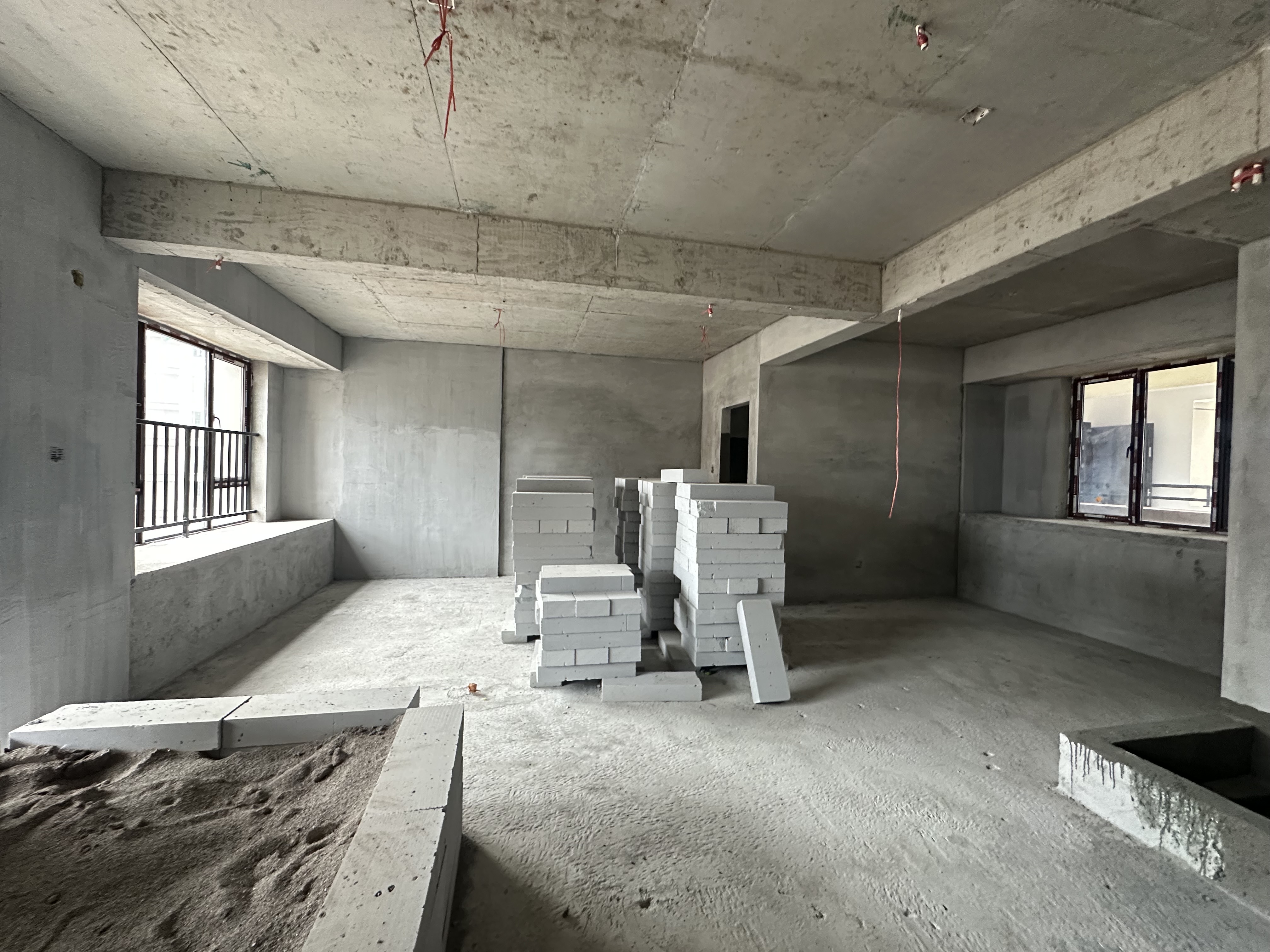 奇峰广场  3室2厅2卫    2500.0元/月室内图