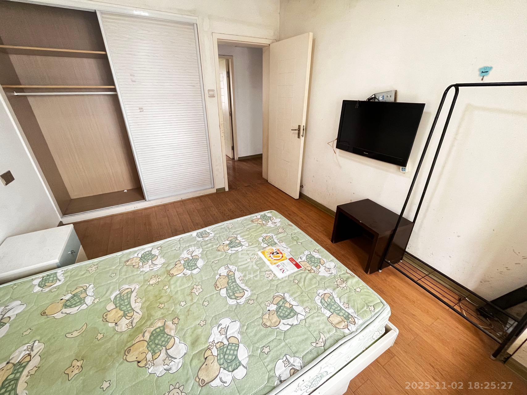 蝴蝶谷  3室2厅1卫    1700.0元/月室内图