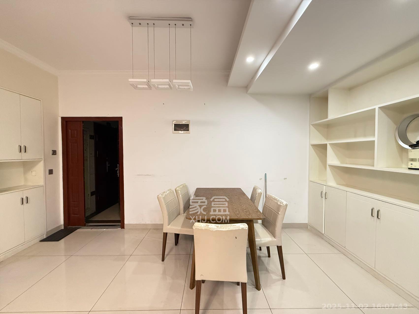 辉煌国际城一期  2室2厅1卫    2200.0元/月