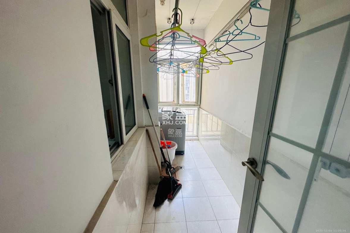 汇都公寓 3室1厅1卫 2500.0元/月 汇都公寓 3室1厅1卫 2500.0元/月室内图