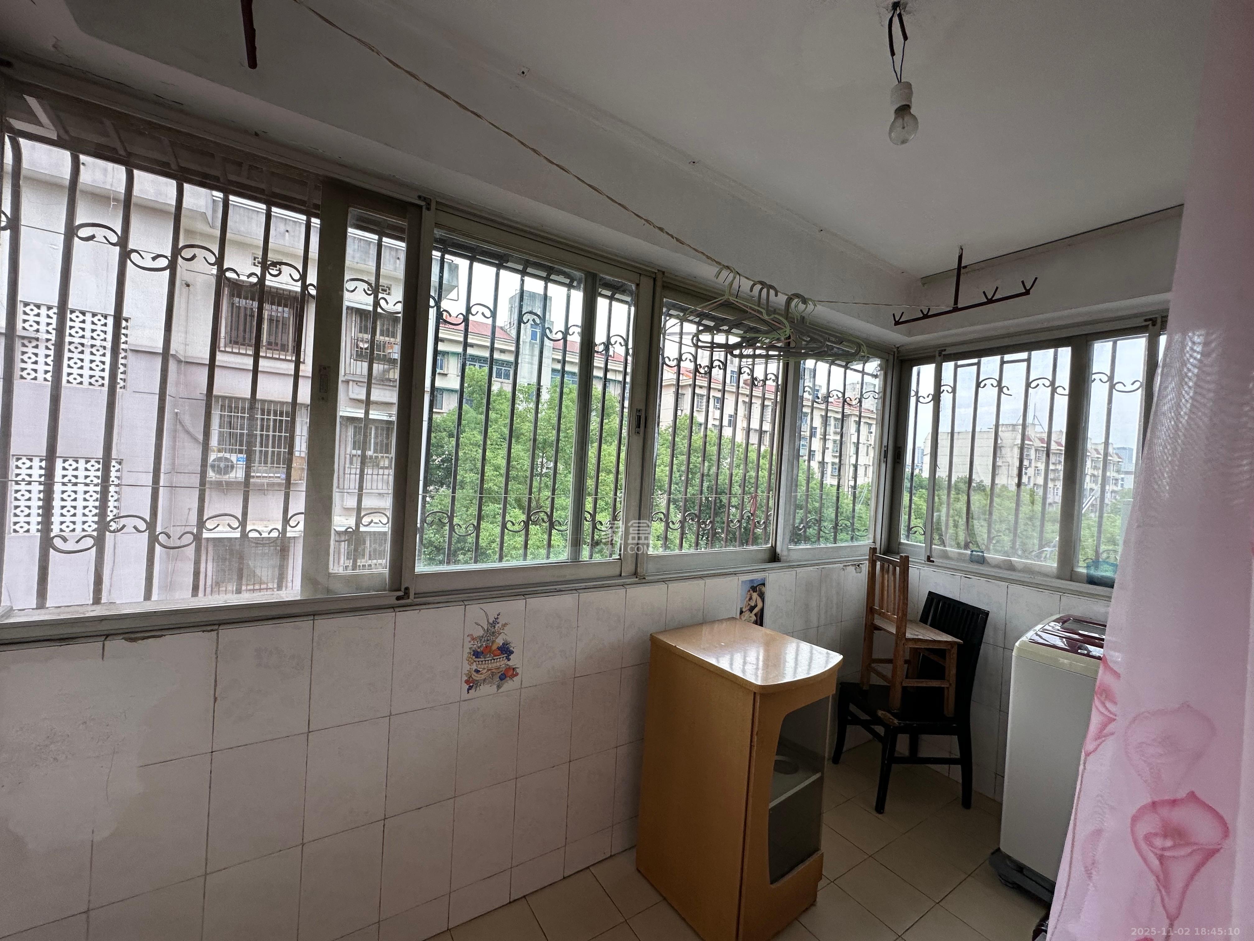 荷花园小区(安置房小区) 2室2厅1卫 1600.0元/月 荷花园小区(安置房小区) 2室2厅1卫 1600.0元/月室内图