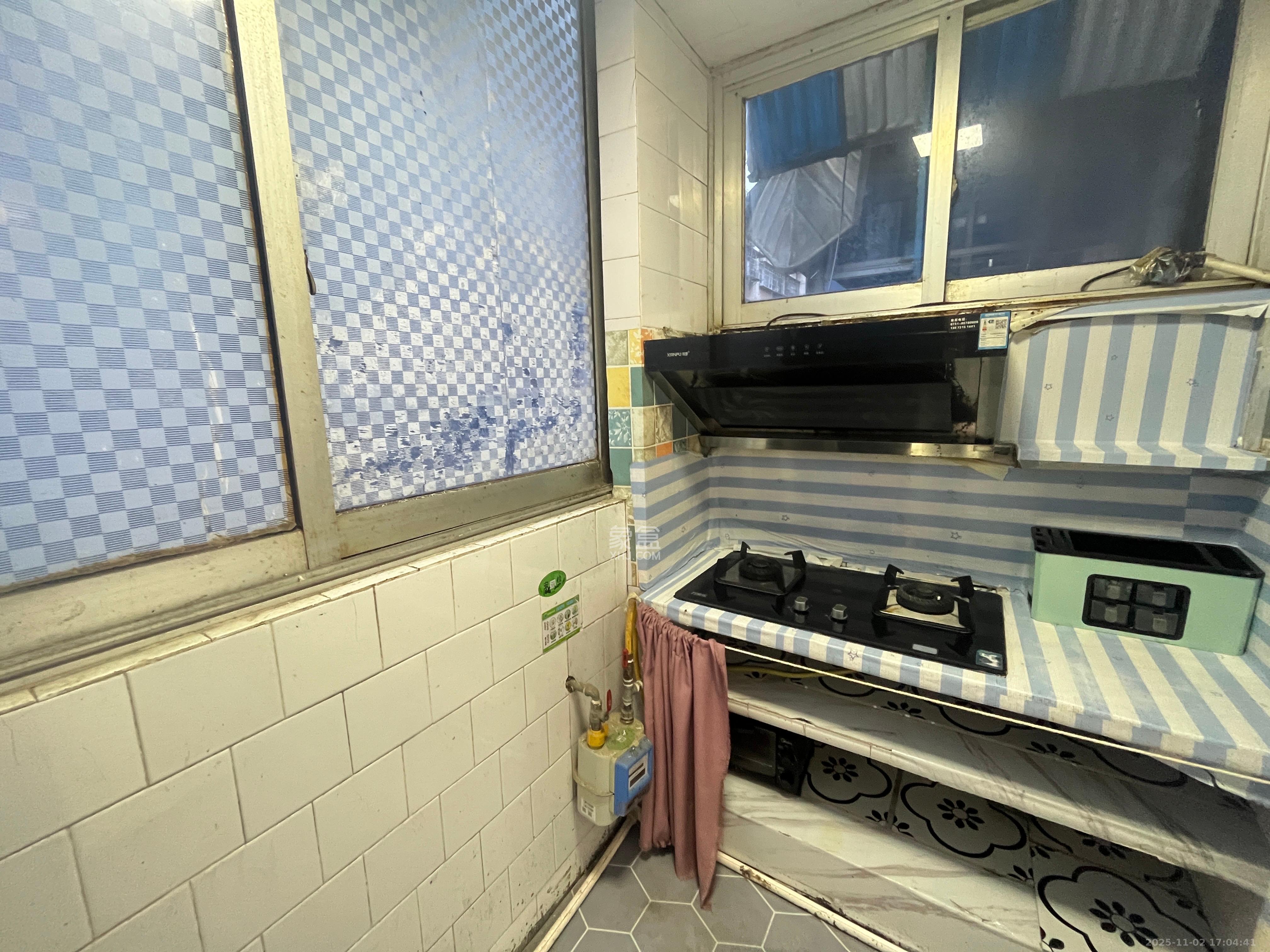 长岭水电八局宿舍 2室2厅1卫 1400.0元/月 长岭水电八局宿舍 2室2厅1卫 1400.0元/月室内图