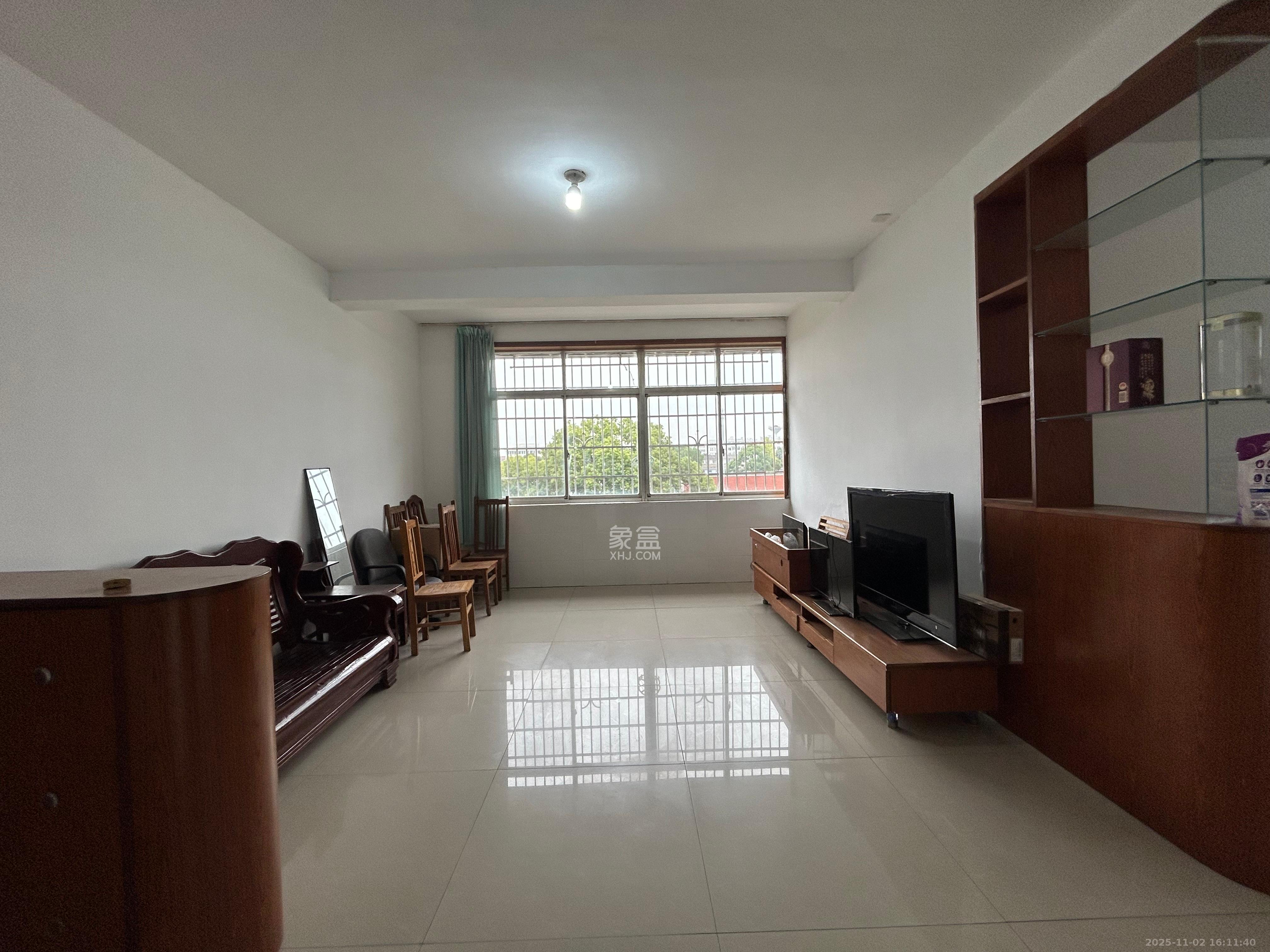 泉水塘小区  3室2厅1卫    1900.0元/月