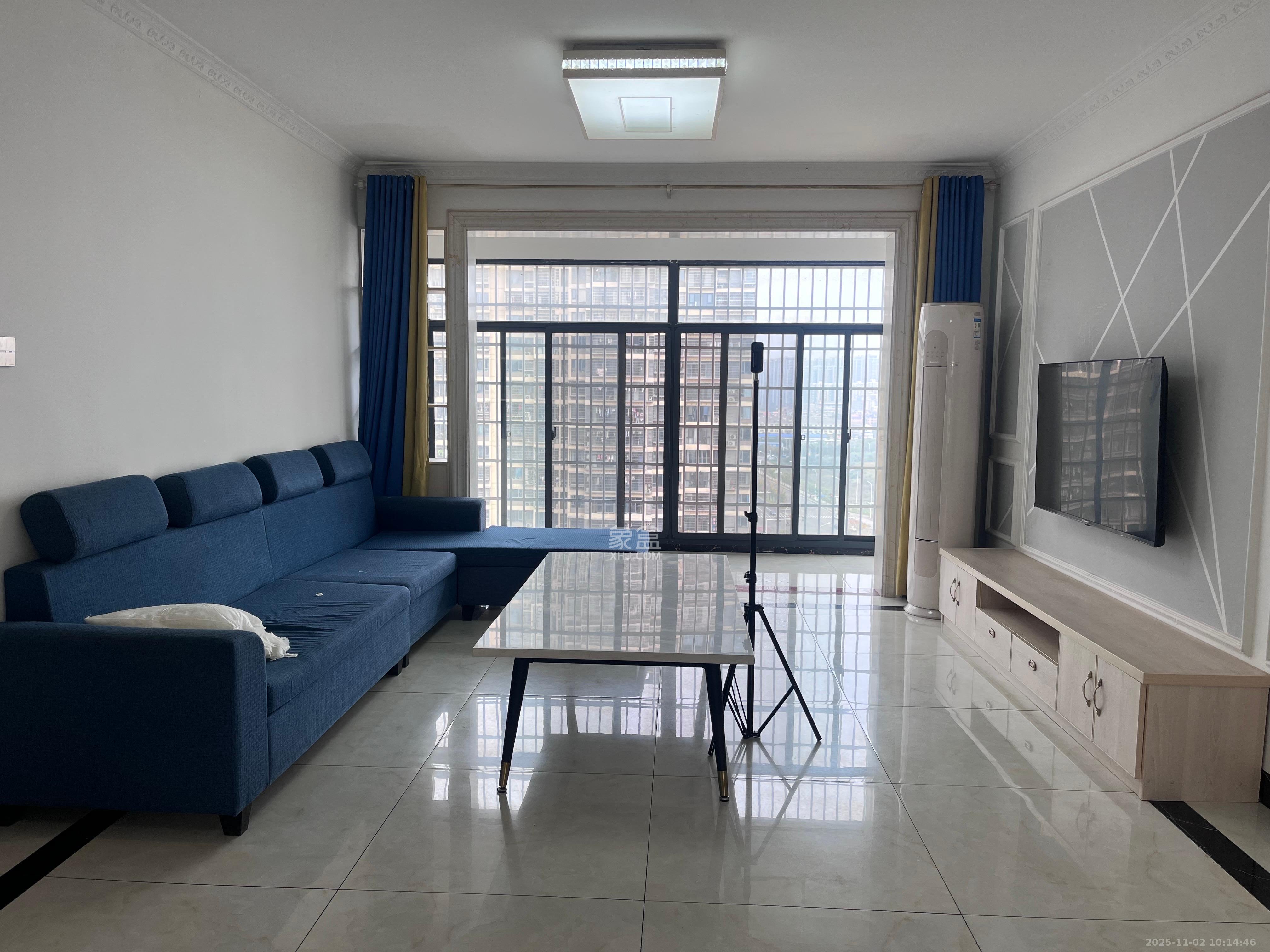 桥头家苑一期  3室2厅2卫    2000.0元/月室内图